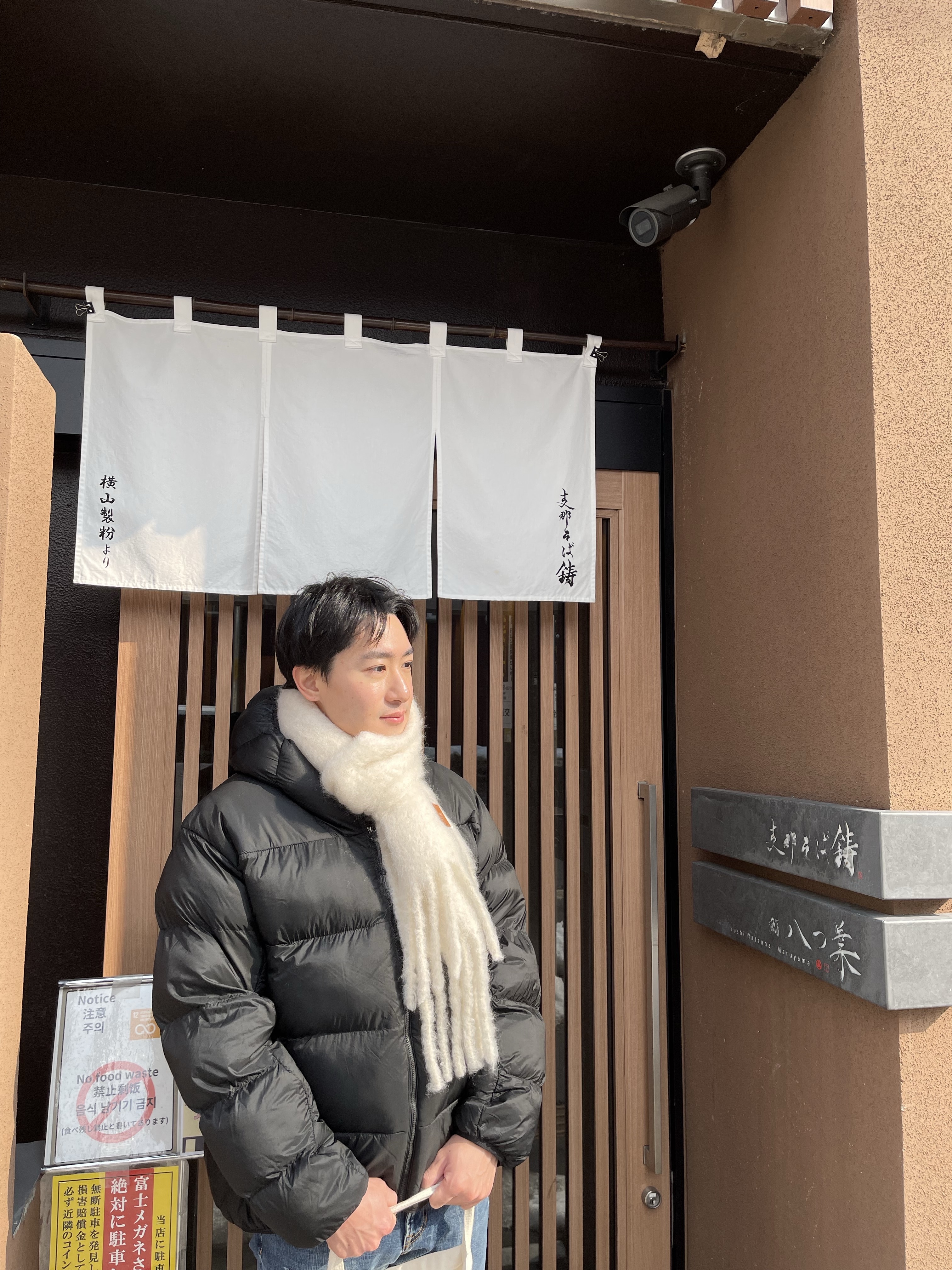 Loewe Mohair Wool Muffler White, Nike ACG Therma-Fit ADV Lunar Lake Puffer Jacket Black - Asia 착용 스타일