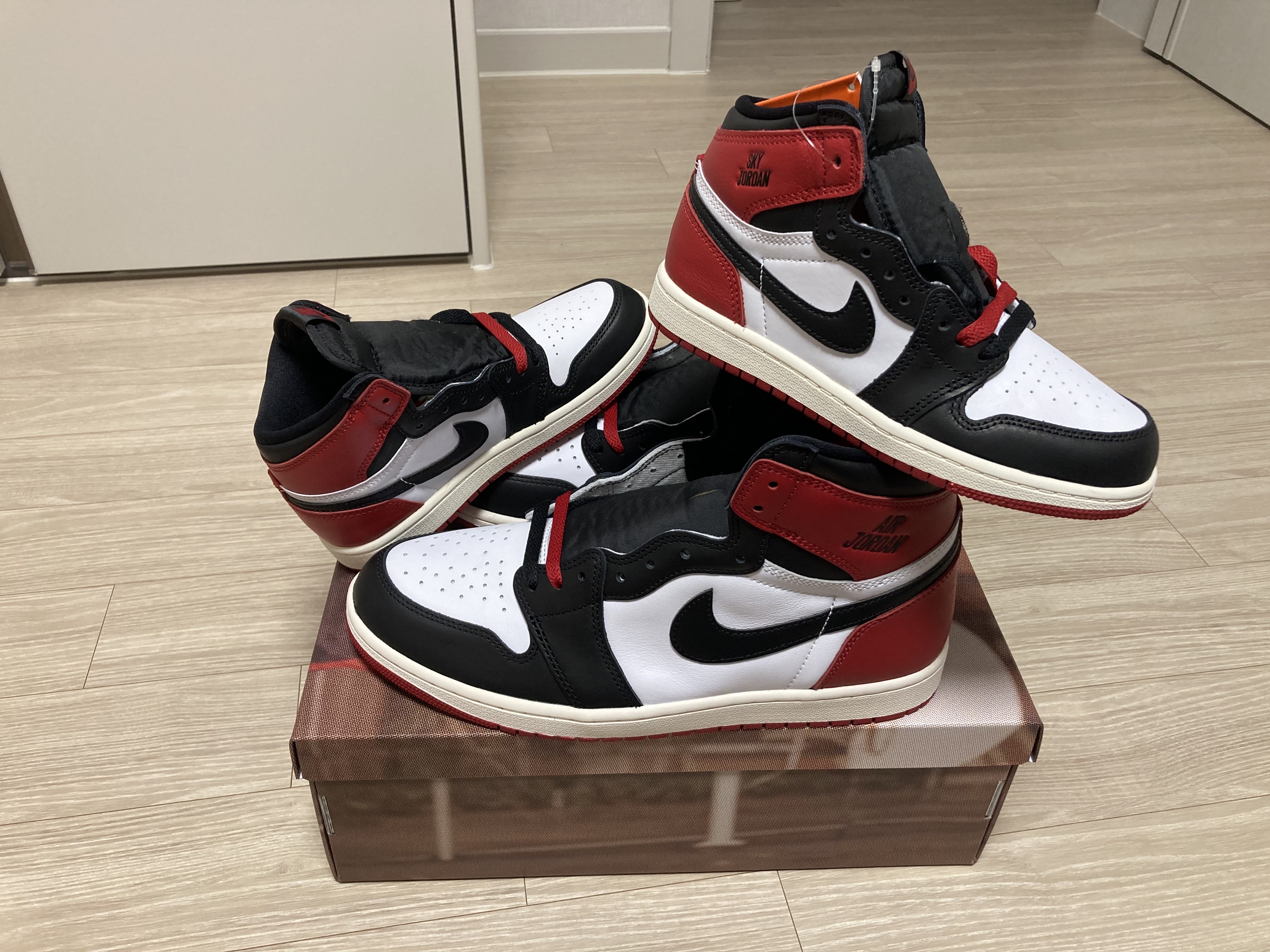 Jordan 1 Retro High OG Black Toe, (GS) Jordan 1 Retro High OG Black Toe 착용 스타일 - 2