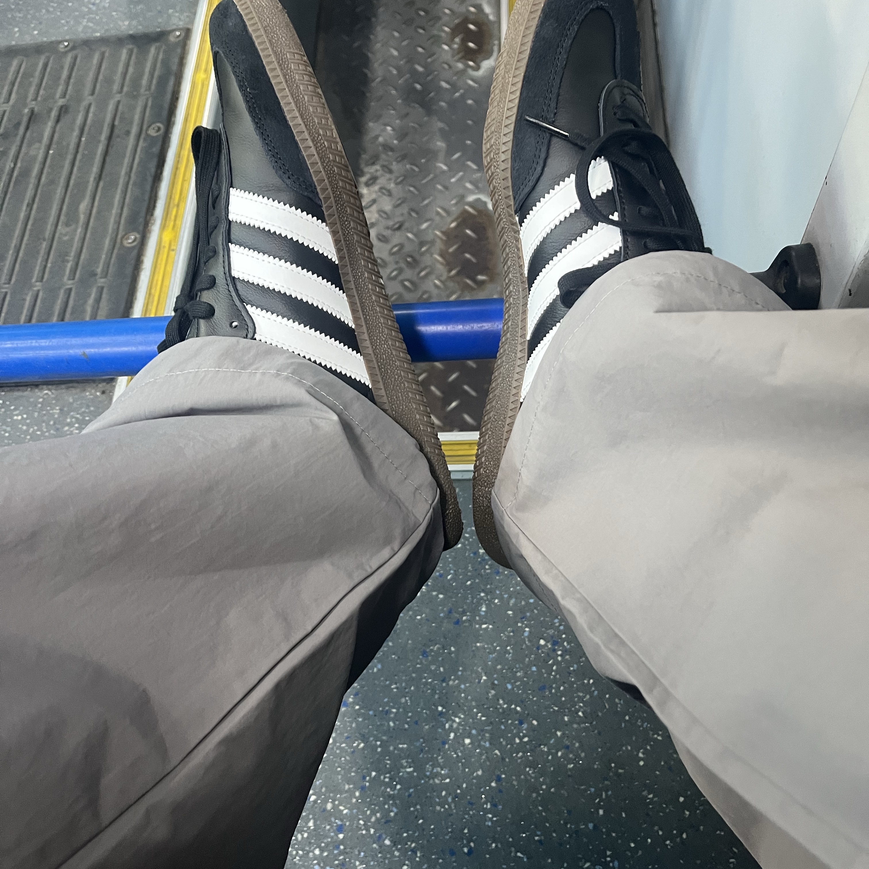 Adidas Samba OG Black White Gum 착용 스타일