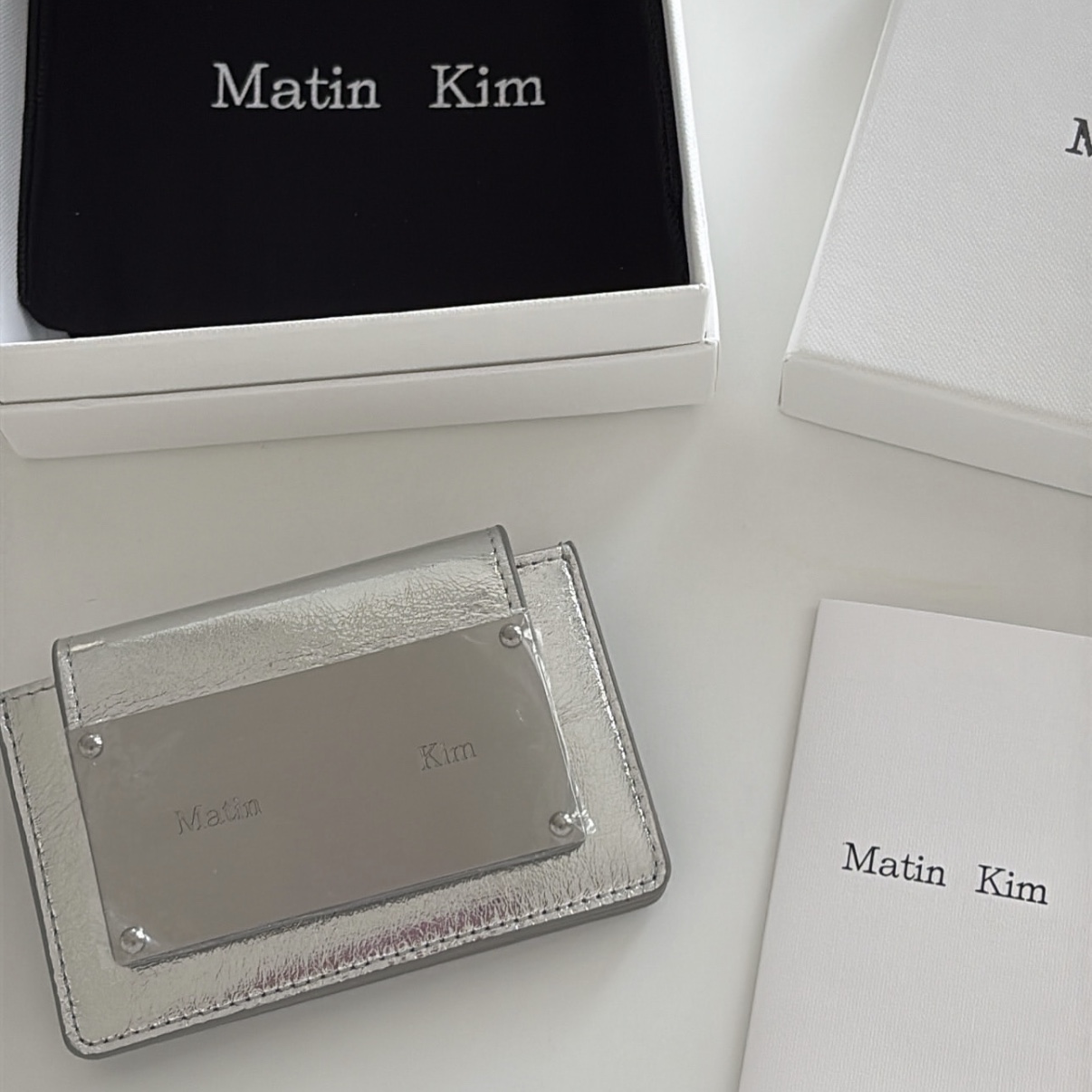 Matin Kim Accordion Wallet Silver 착용 스타일