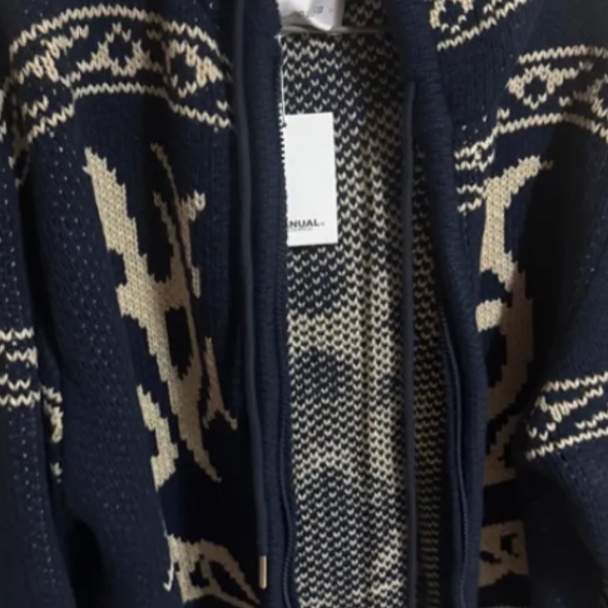 NOMANUAL Cowichan Hooded Zip-up Navy 착용 스타일