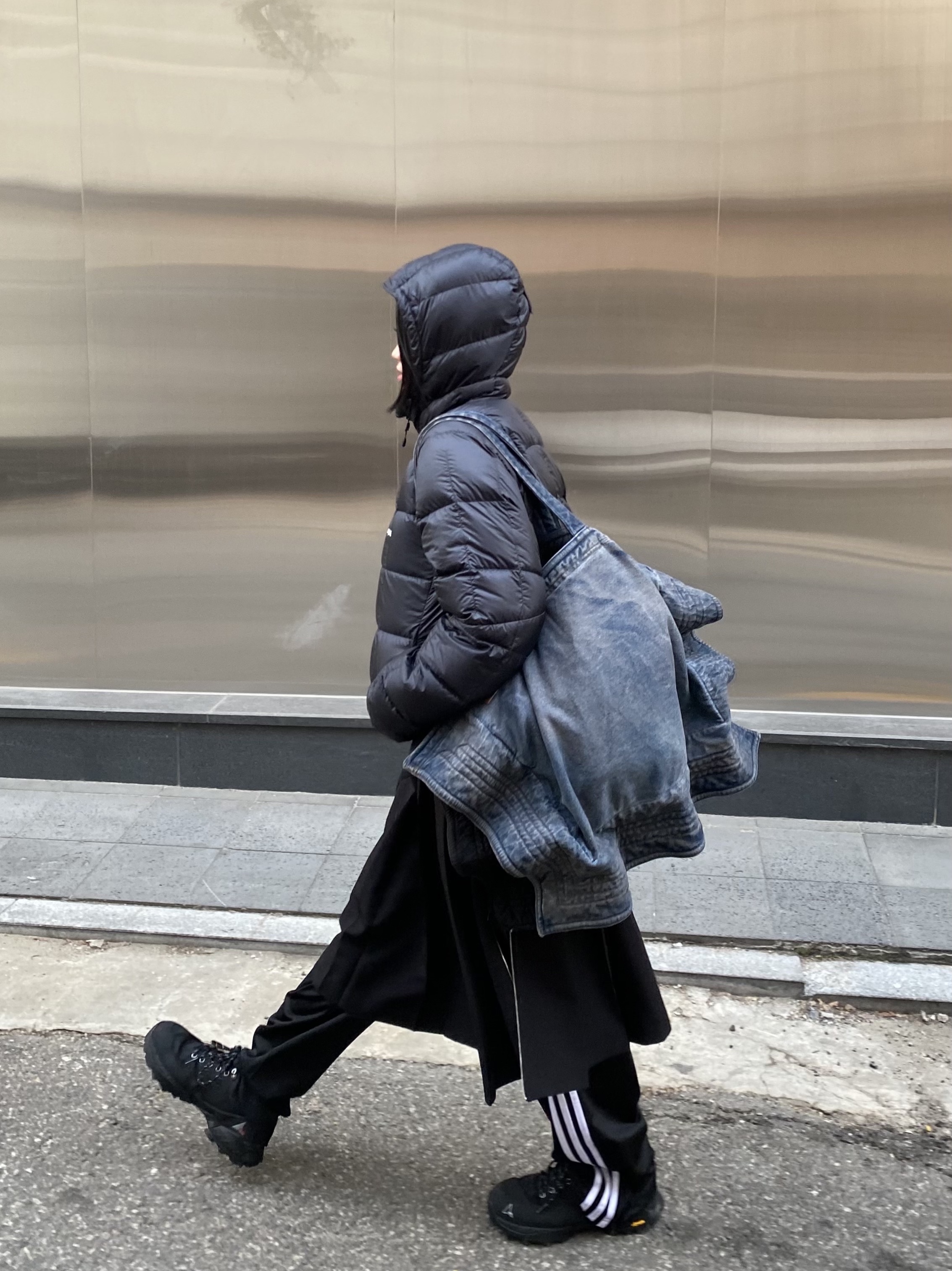 Montbell Superior Down Parka Black 착용 스타일