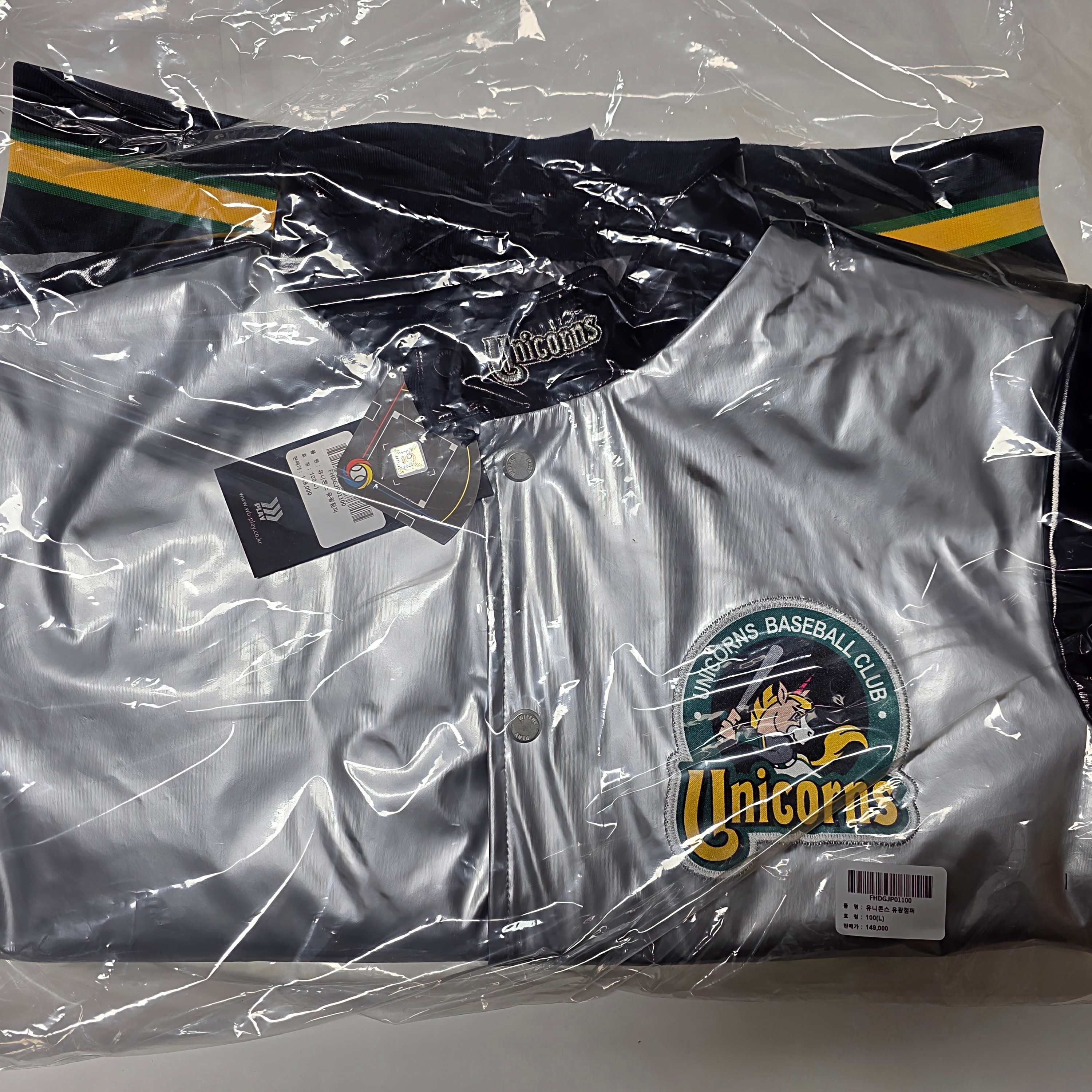 WILLBE PLAY Unicorns Glossy Jumper 착용 스타일