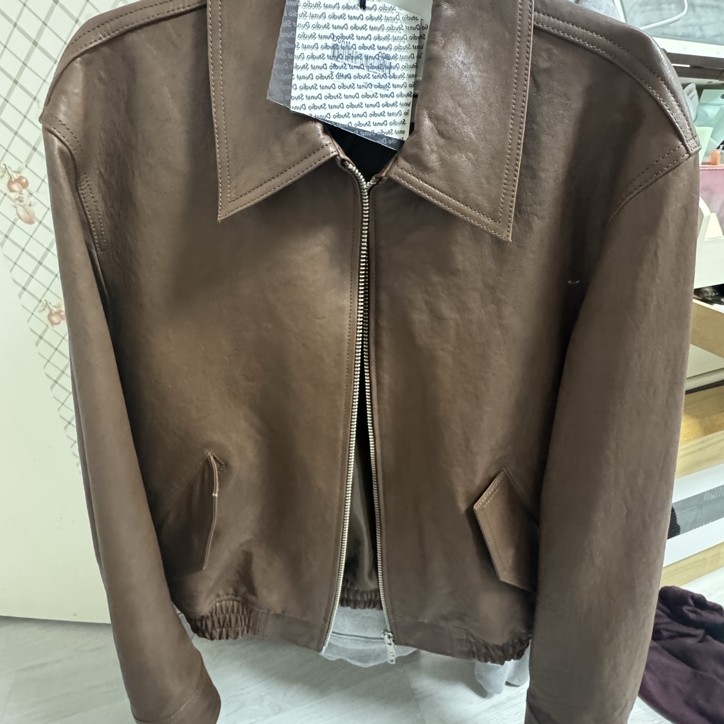 Dunst Lambskin Blouson Black 착용 스타일