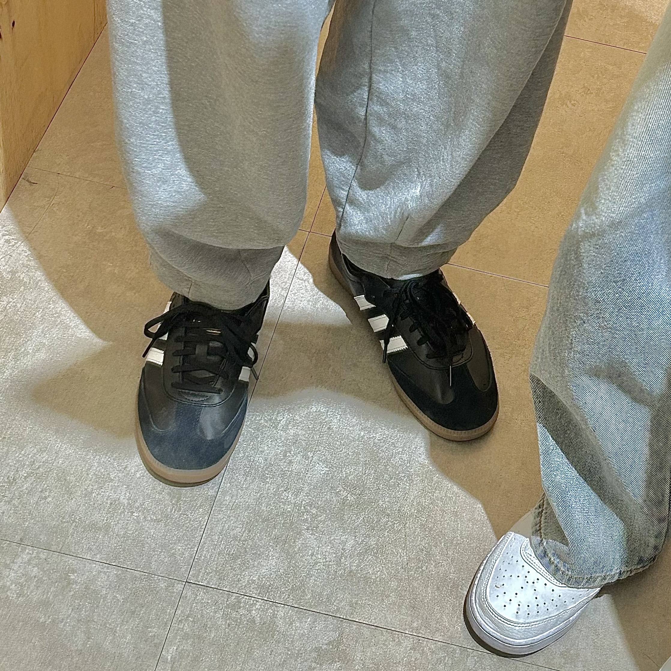 아디다스 삼바 데콘 코어 블랙 착용 스타일