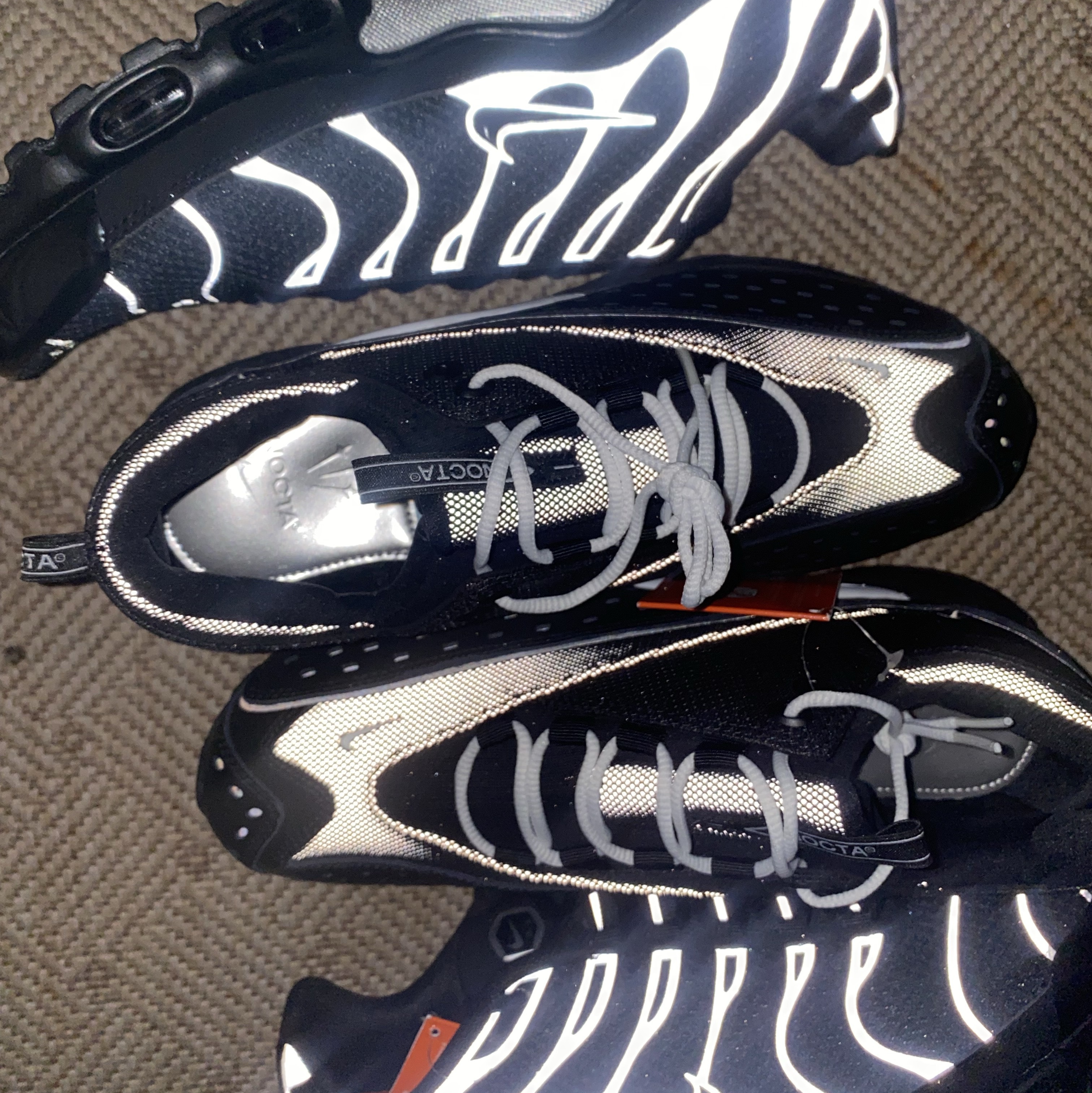 Nike Air Max Plus Premium Black Metallic Silver, Nike x Drake Nocta Air Zoom Drive Black 착용 스타일