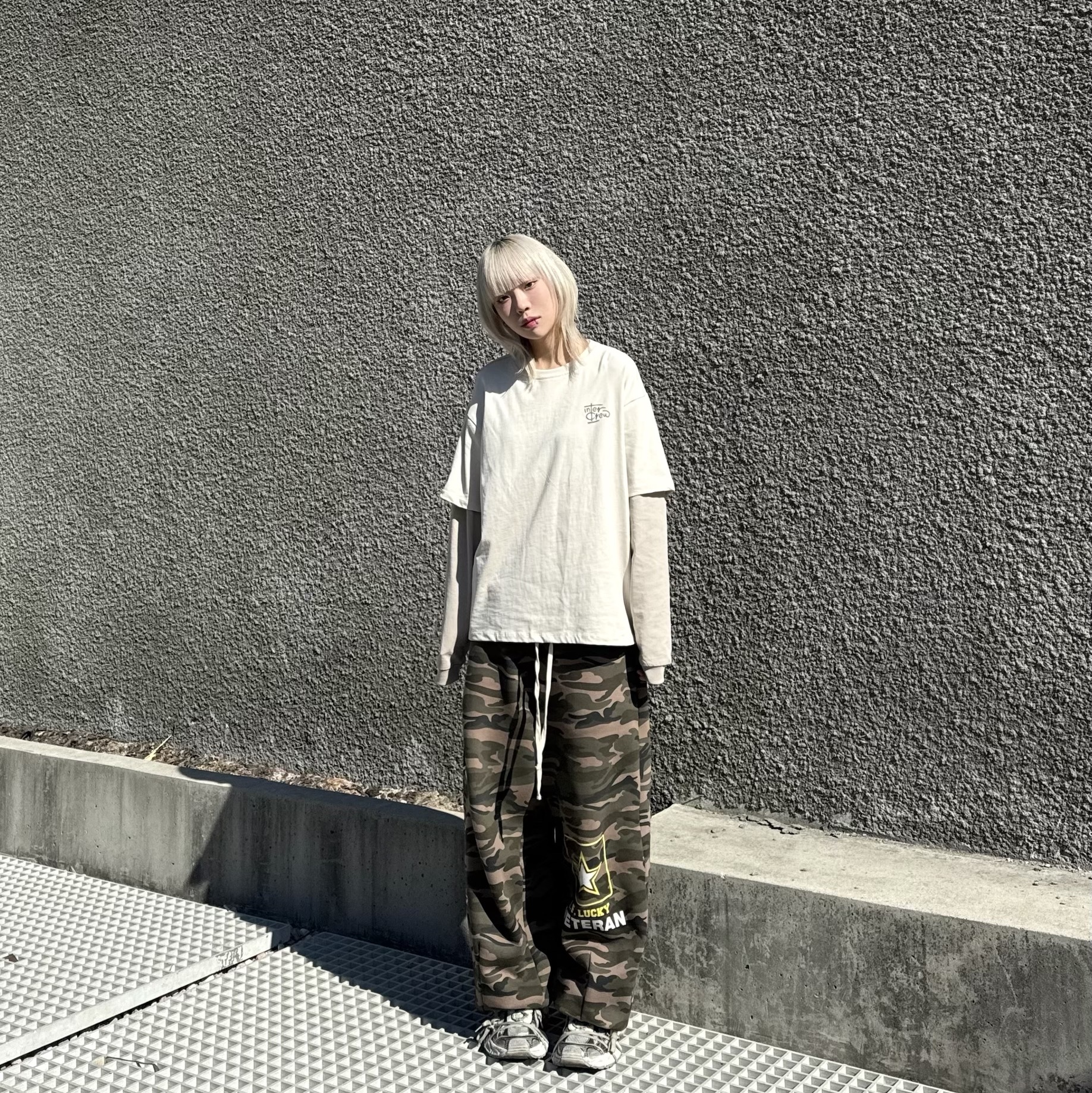 Balenciaga 3XL Sneakers Beige 착용 스타일 - 2