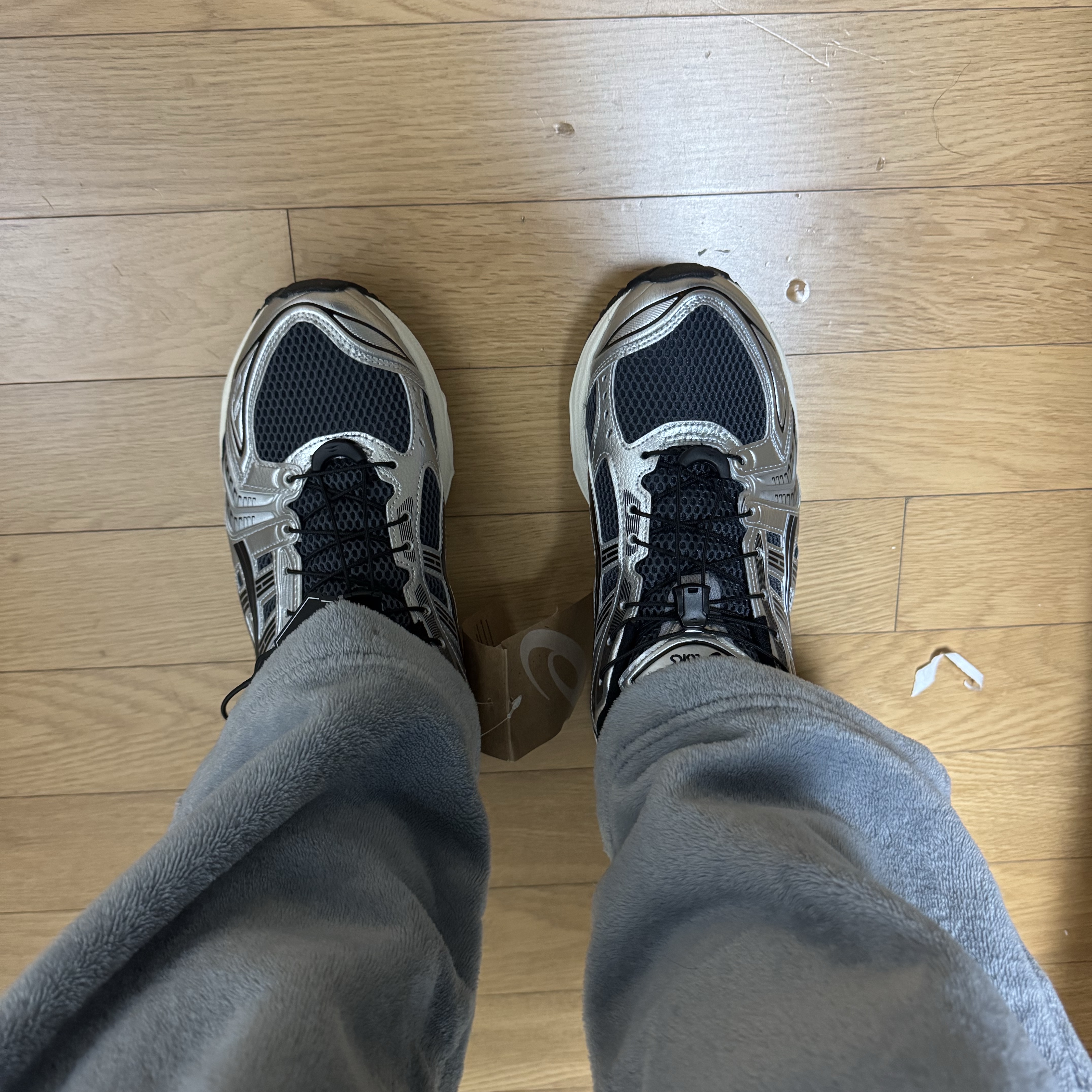 Asics Unlimited Gel-Kayano 14 Carrier Grey Black 착용 스타일