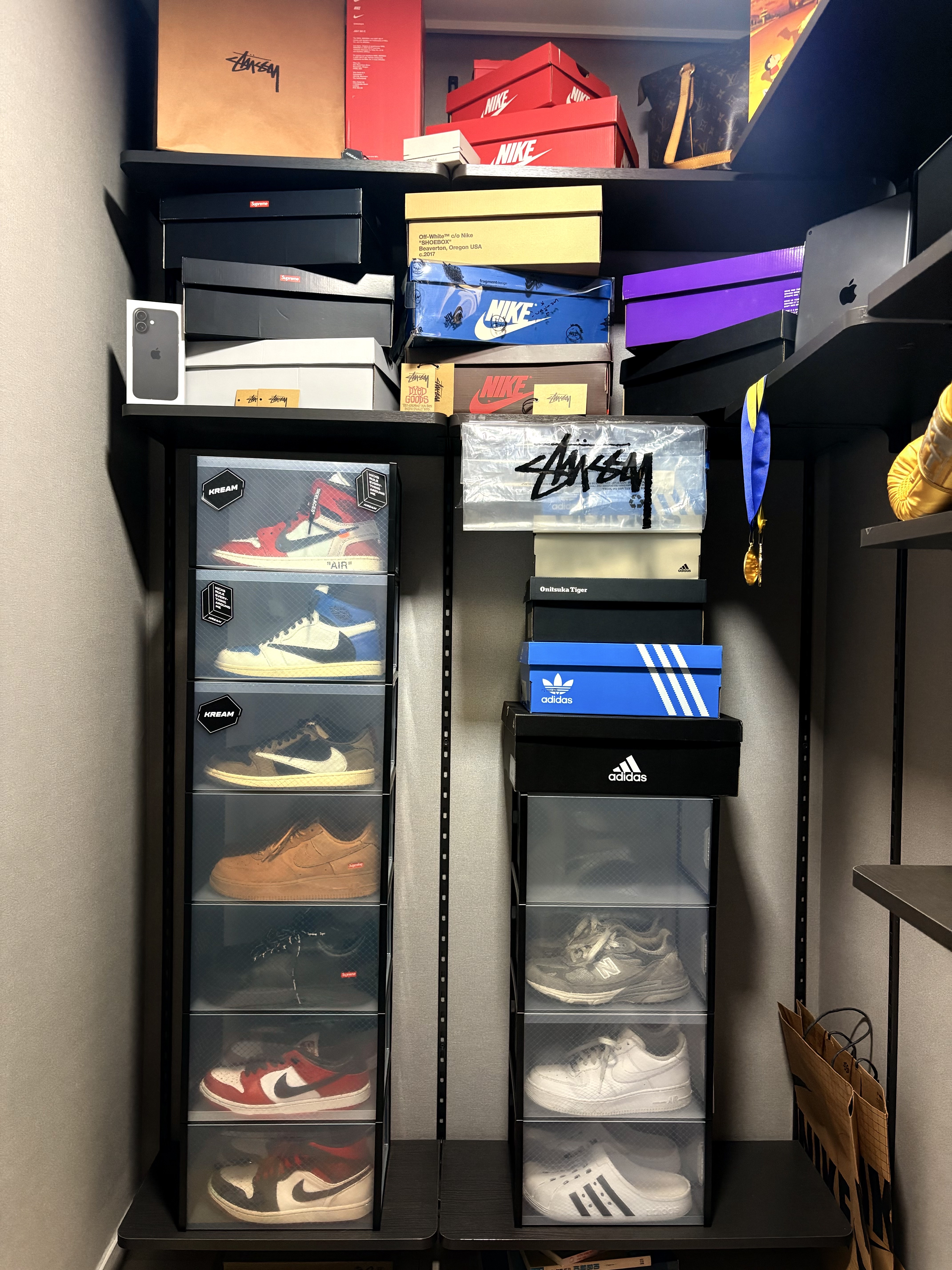 Jordan 1 x Off-White Retro High Chicago The Ten, Jordan 1 x Travis Scott x Fragment Retro High OG SP Military Blue 착용 스타일