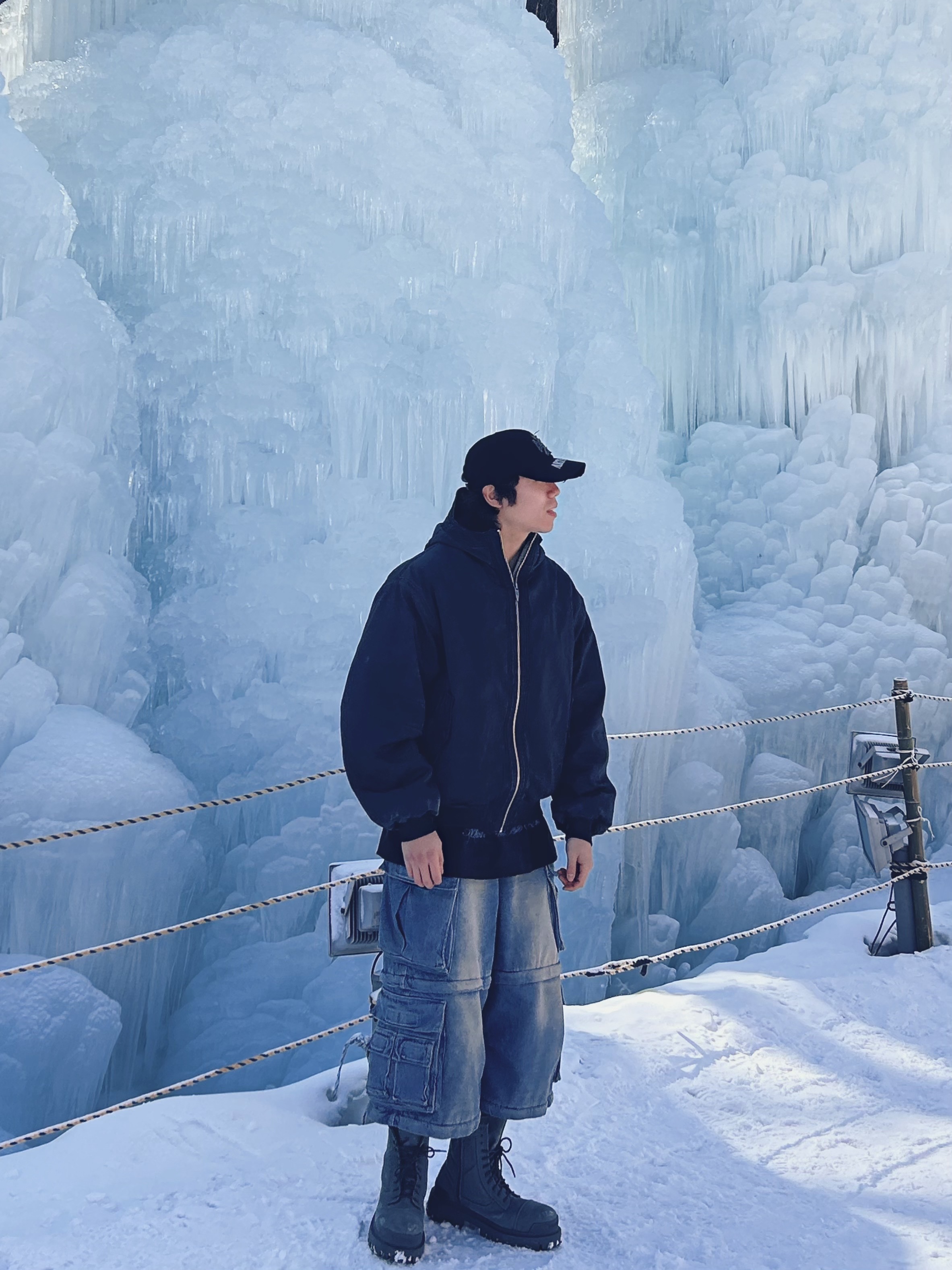 BLR Dyed Snowflakes Logo Washing Puffer Jacket Grey, Project G/R Oversized Convertible Cargo Pants Blue 착용 스타일 - 2