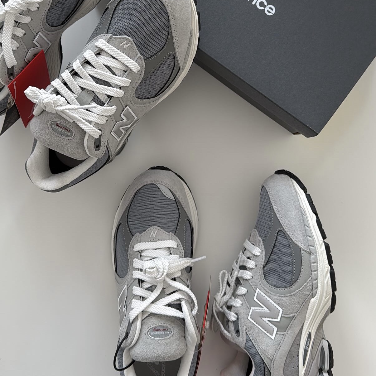 New Balance 2002R Gore-Tex Concrete Harbor Grey 착용 스타일