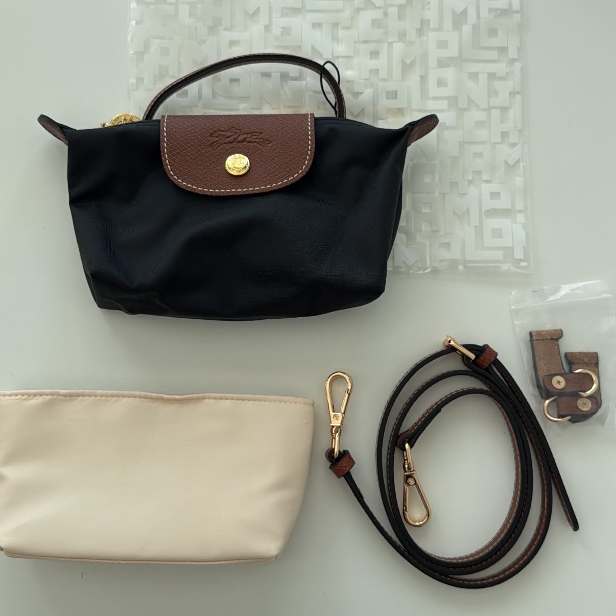 Longchamp Le Pliage Original Handle Pouch Black 착용 스타일