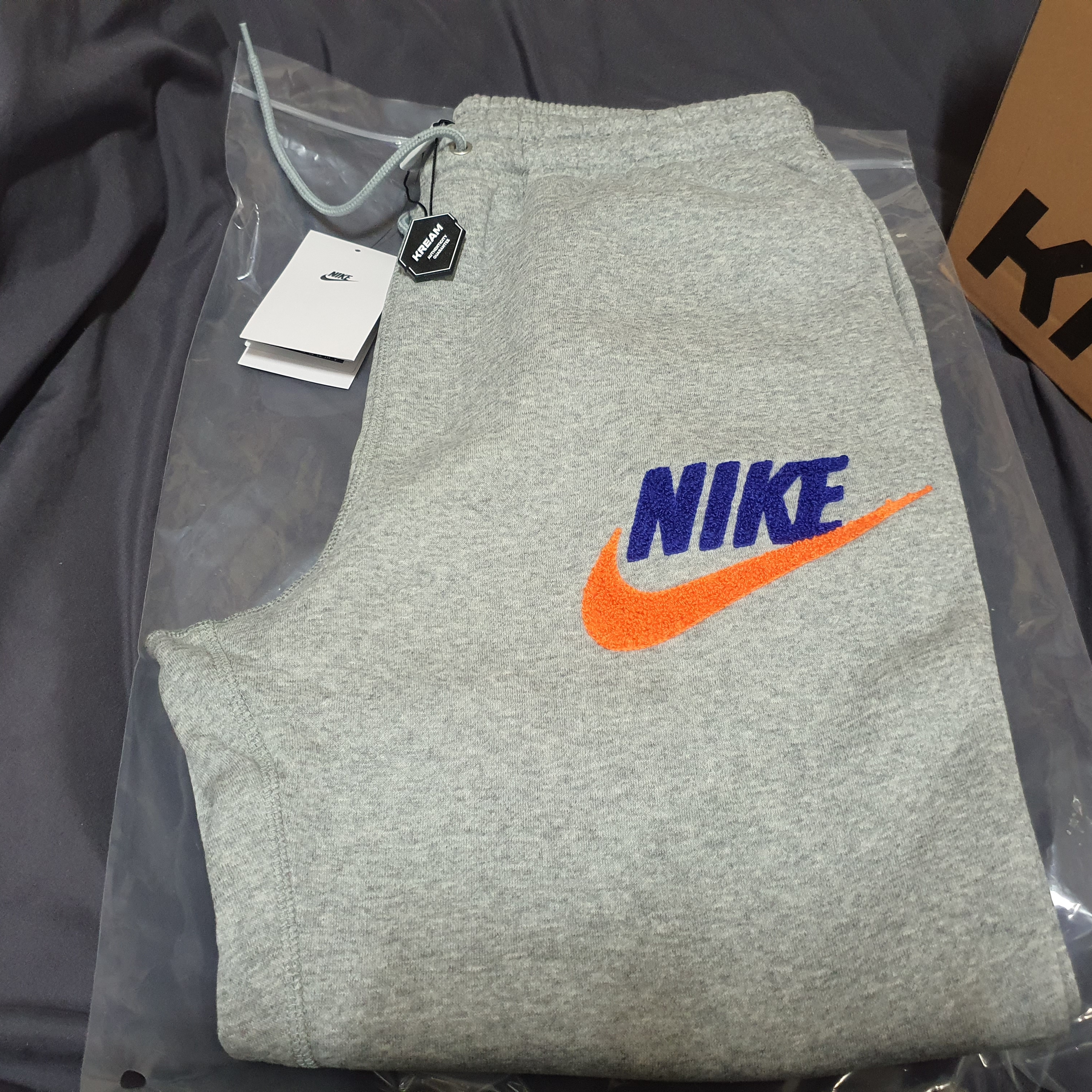 Nike Club Fleece Joggers Dark Grey Heather - Asia 착용 스타일