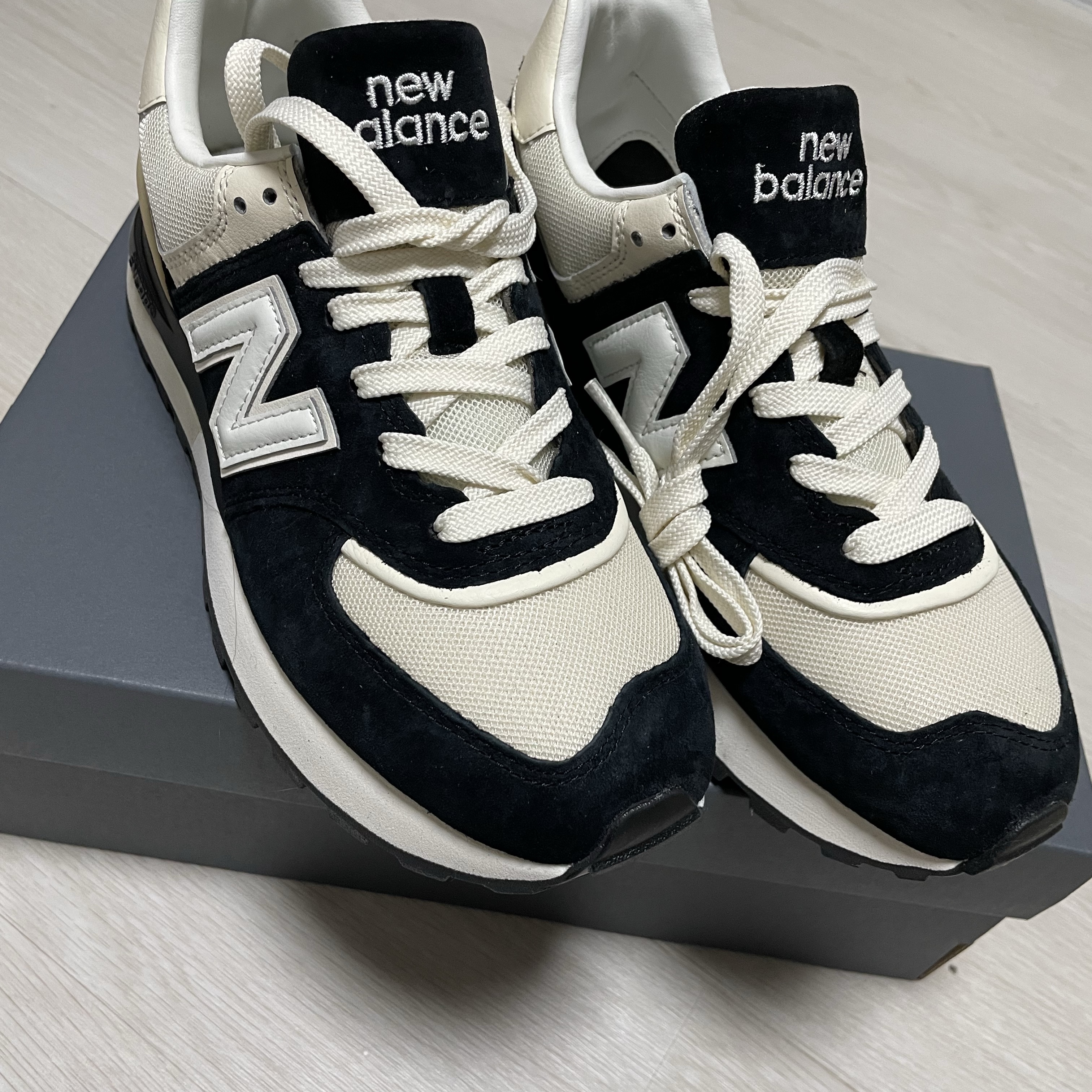 New Balance 574 Legacy Black Angora 착용 스타일