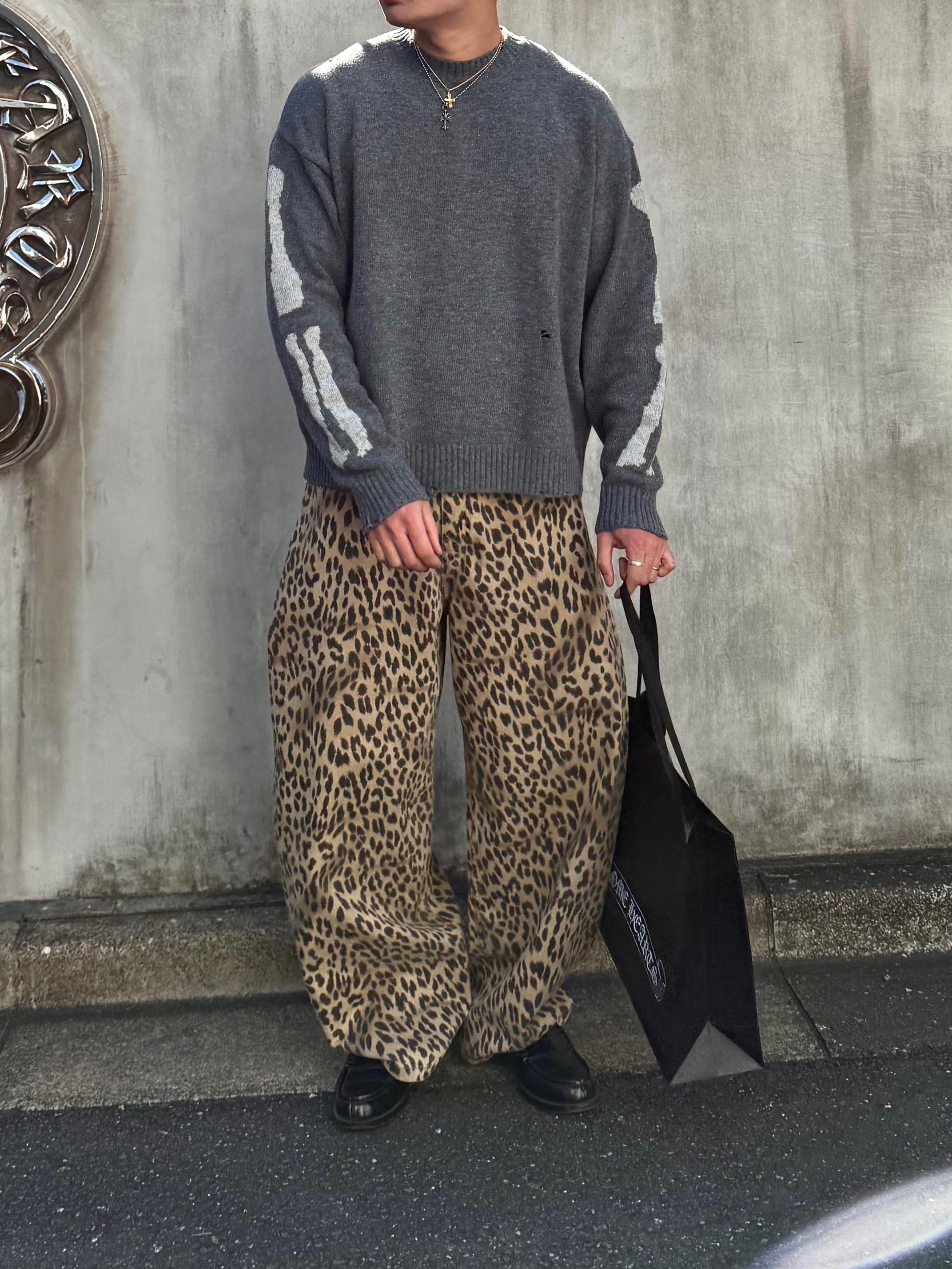 Gentle Monster x Maison Margiela MM107 Black Black, Hansroom Chrome Hearts Tiny Fat Cross Charm Pave Dia 착용 스타일 - 7