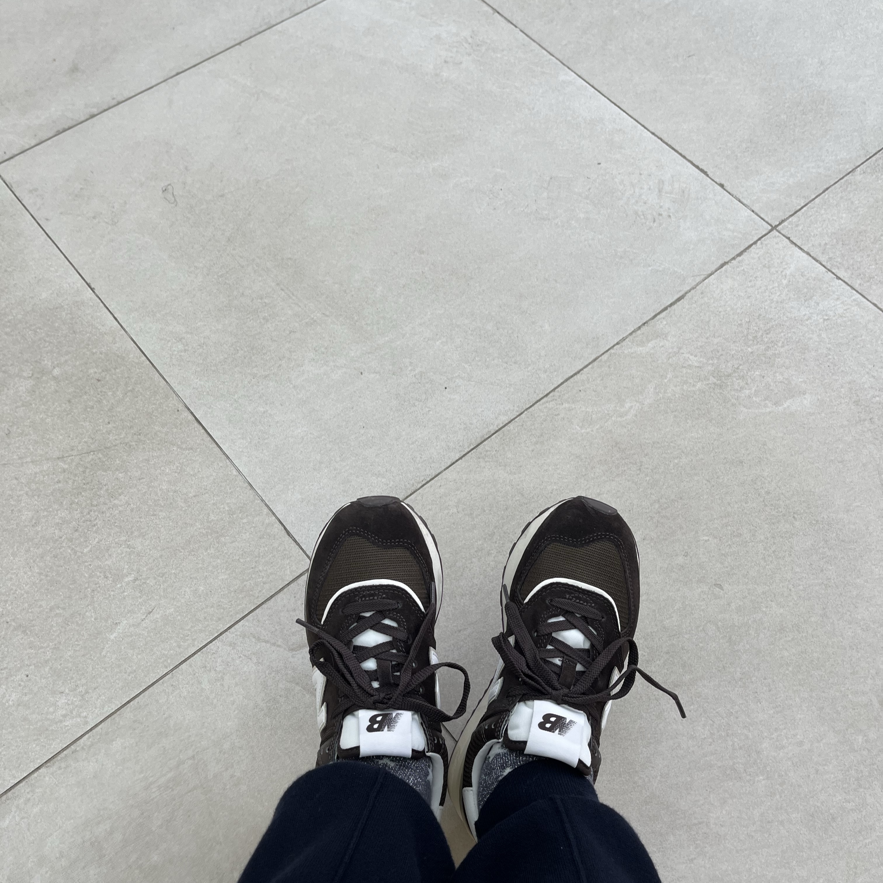 New Balance 574 Legacy Brown 착용 스타일
