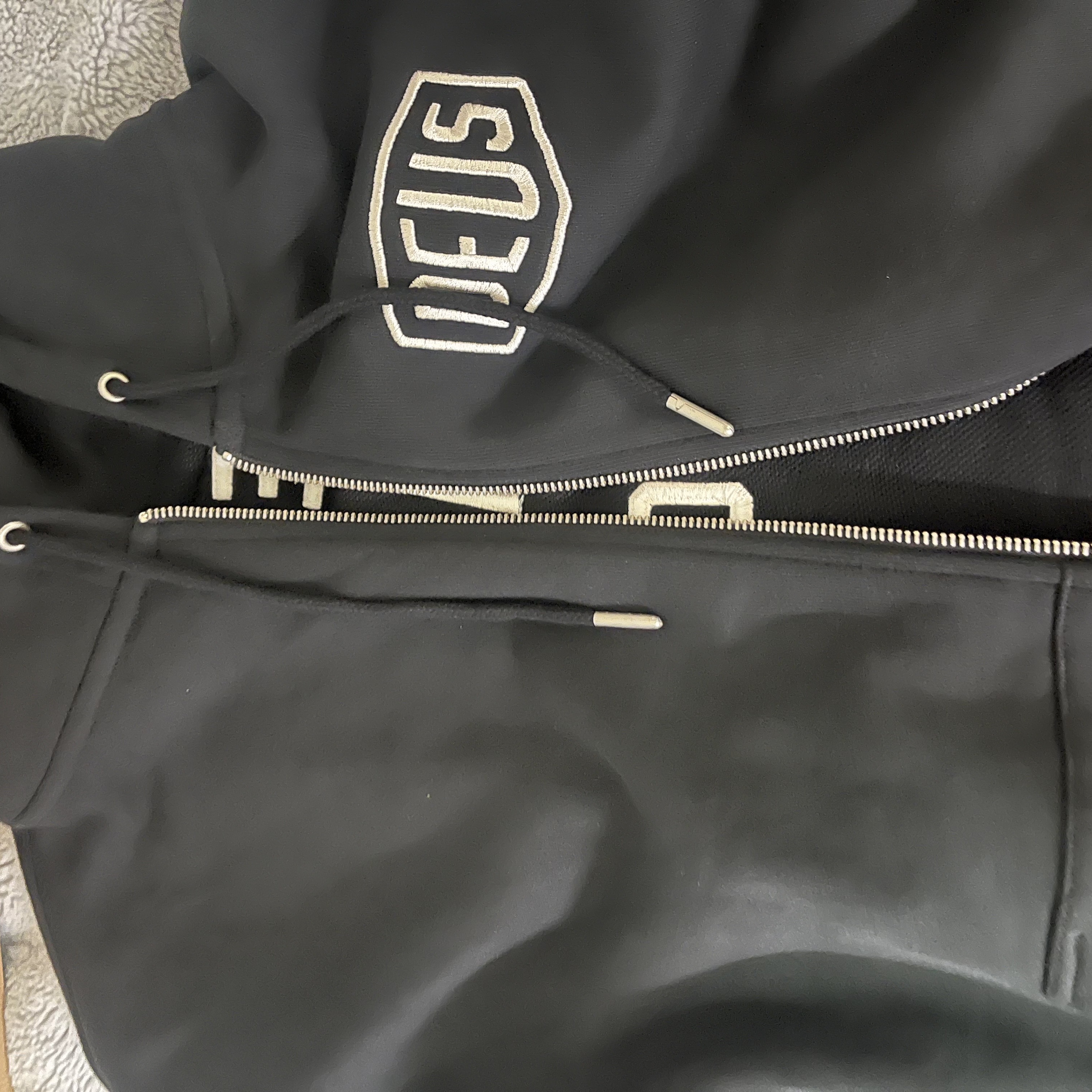 Deus Ex Machina Seoul College Hooded Jacket Black 착용 스타일 - 2