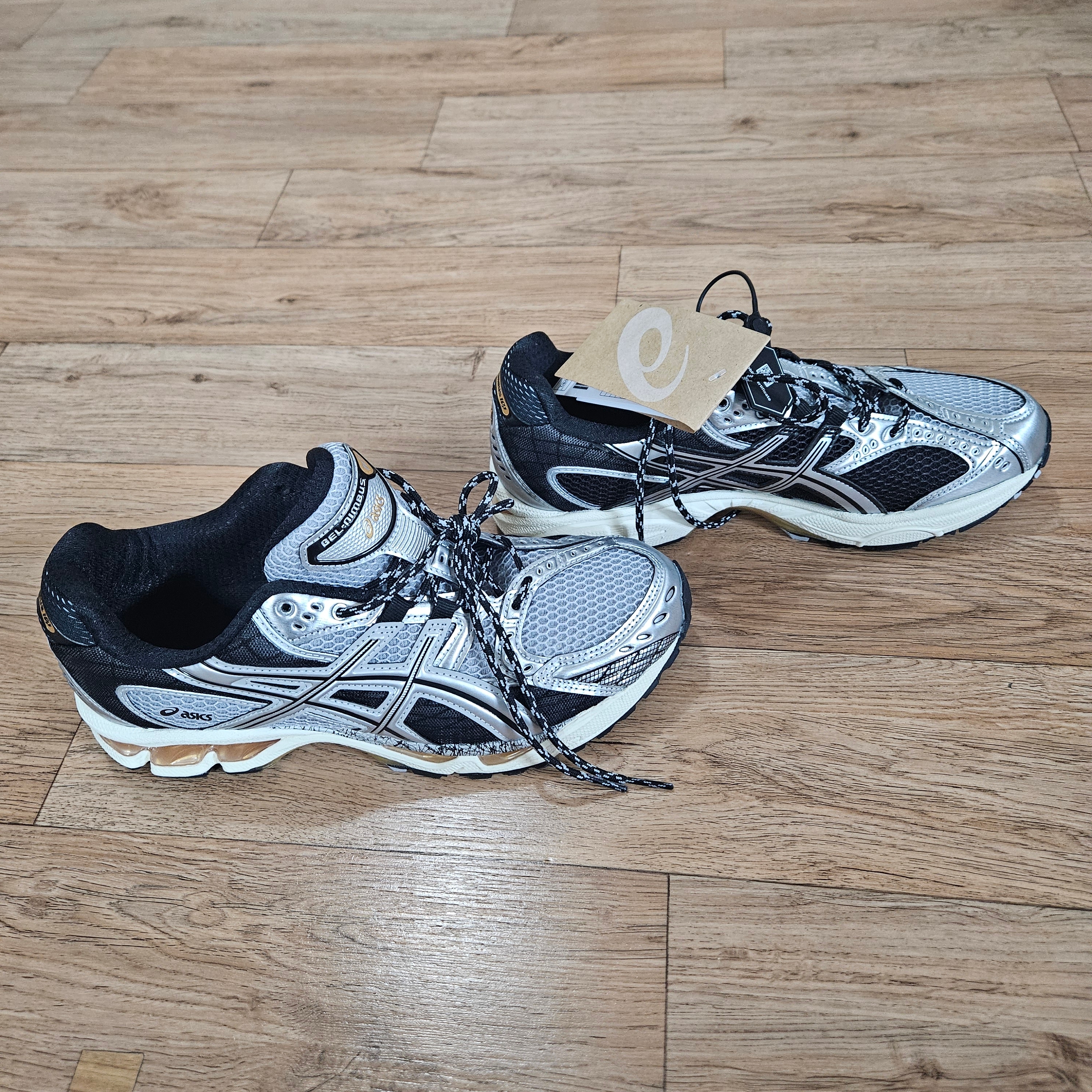 Asics Gel-Nimbus 10.1 Piedmont Grey Pure Silver 착용 스타일