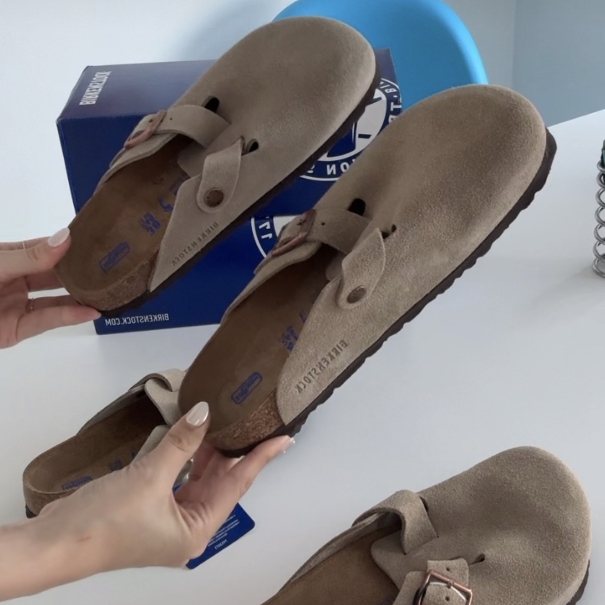 Birkenstock Boston Soft Footbed Taupe - Regular 착용 스타일 - 1