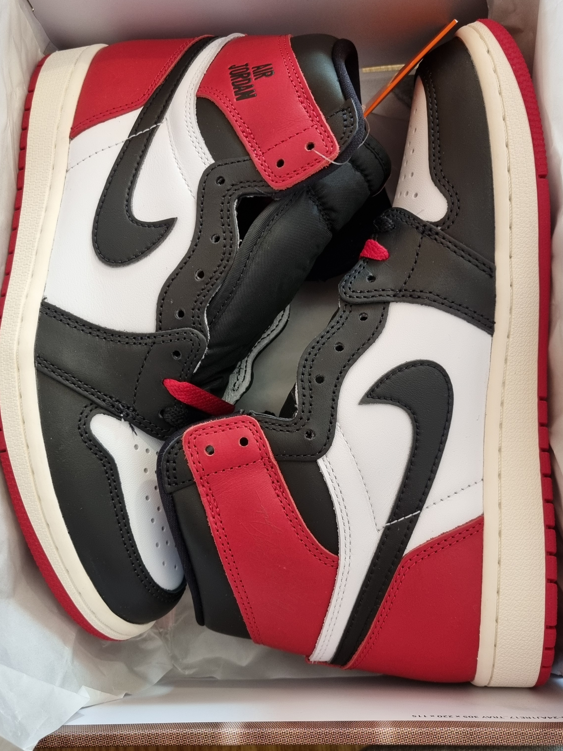 Jordan 1 Retro High OG Black Toe 착용 스타일 - 1