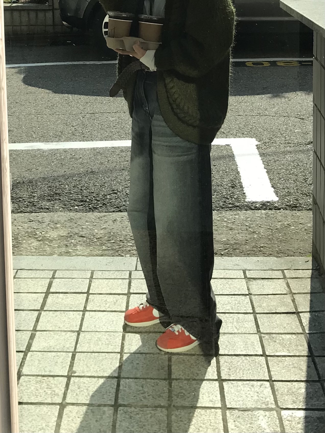 (W) 나이키 코르테즈 피칸테 레드 유니버시티 블루 착용 스타일 - 3