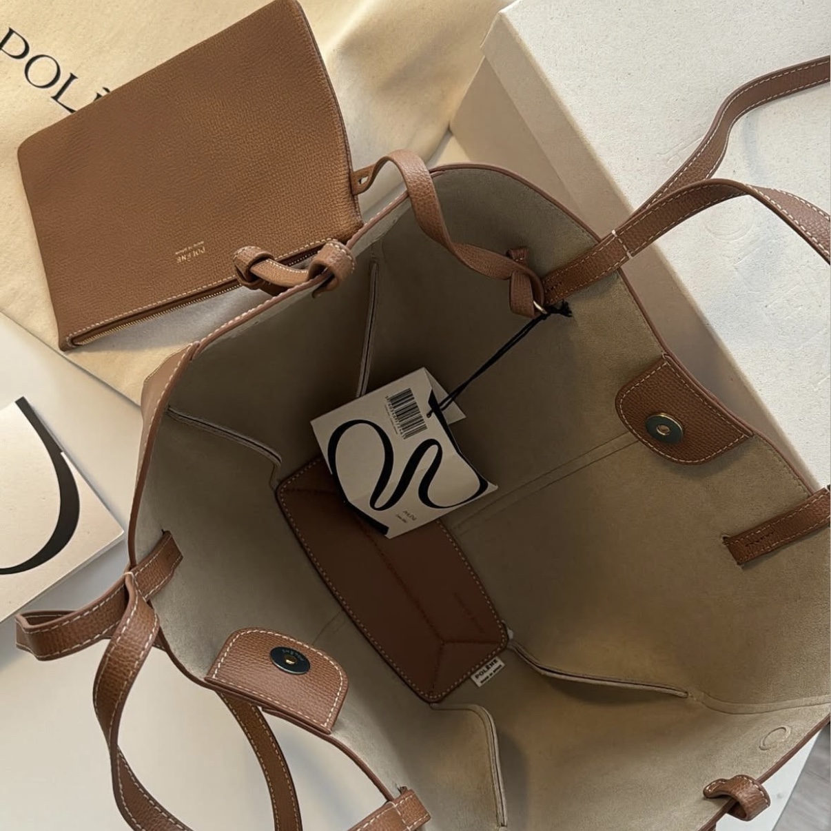 Polene Cyme Mini Camel 착용 스타일 - 4