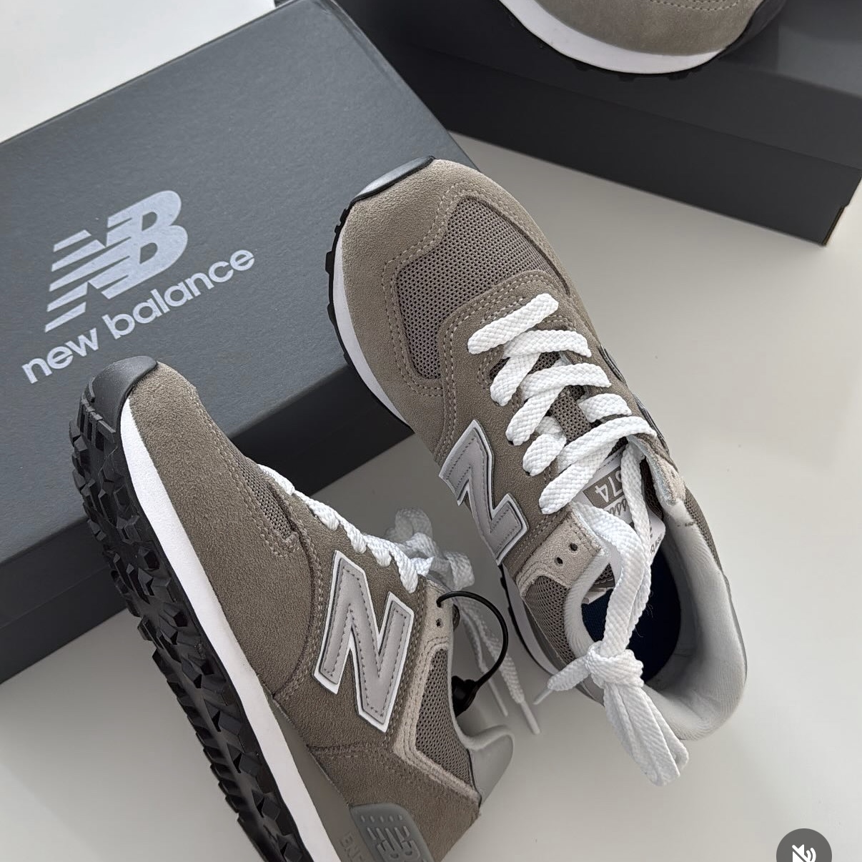 (W) New Balance 574 Worn By Anyone Grey - B Standard 착용 스타일