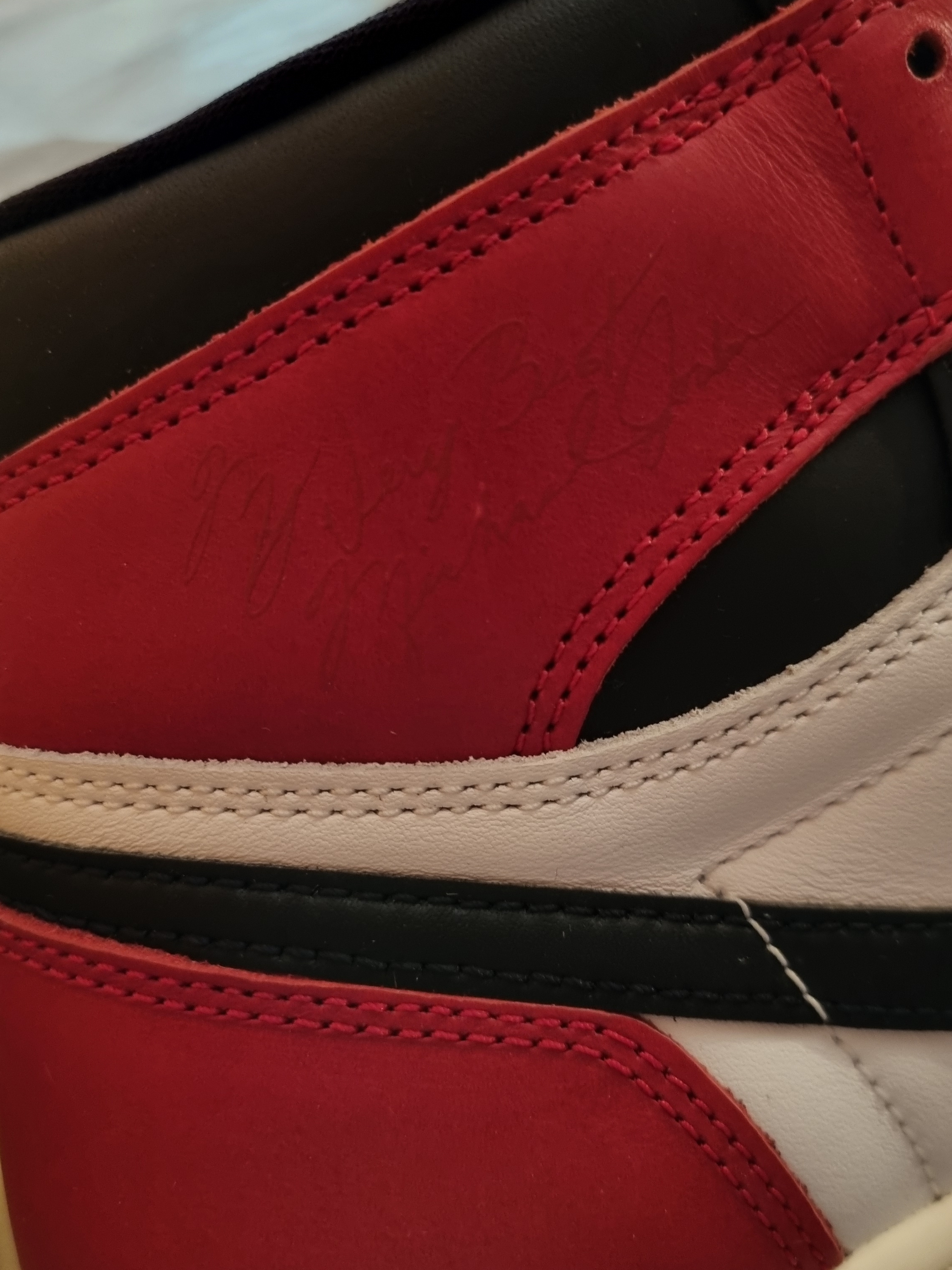 Jordan 1 Retro High OG Black Toe 착용 스타일 - 4
