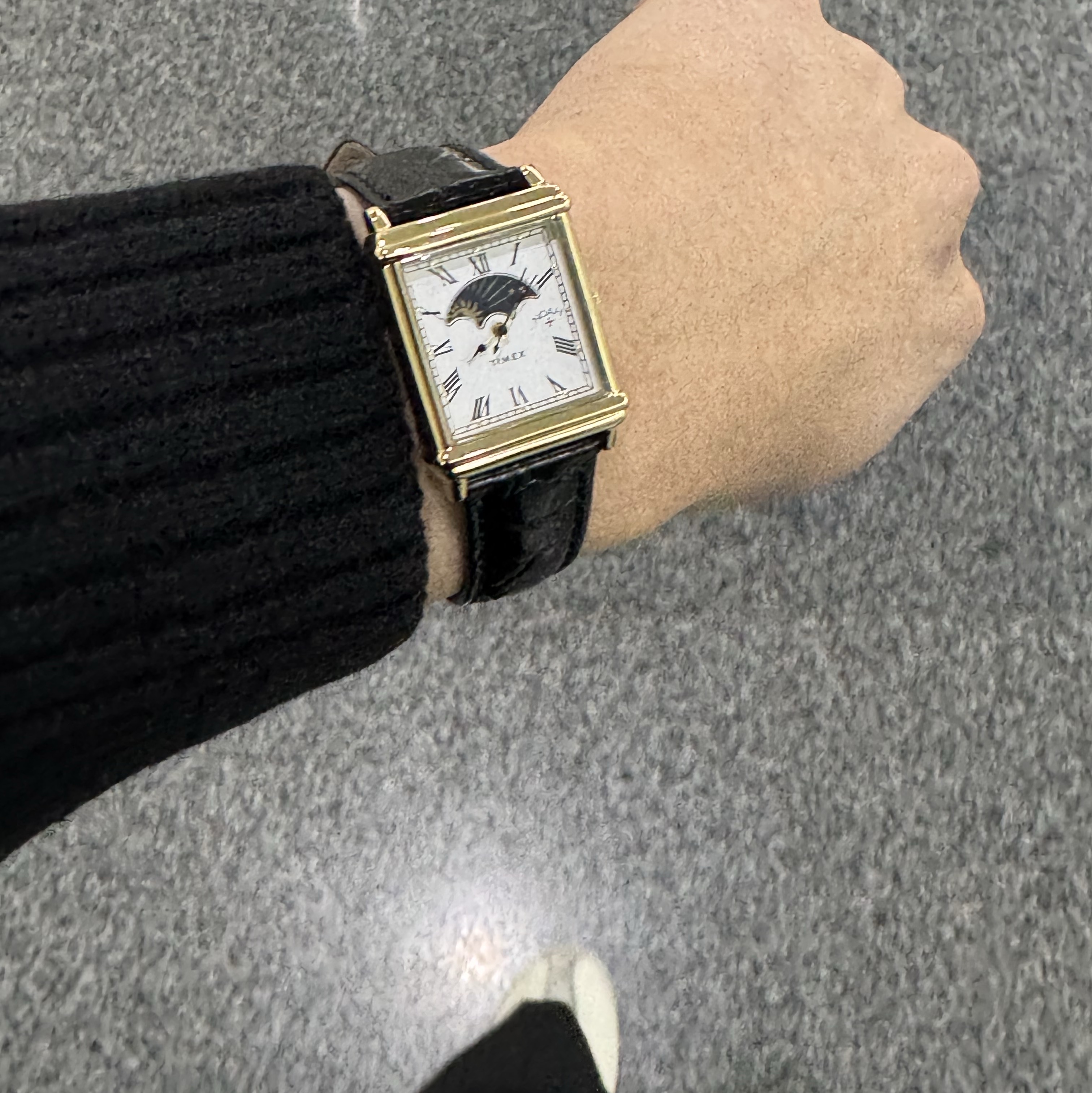 Timex x Noah Sun and Moon Watch Black Gold 착용 스타일