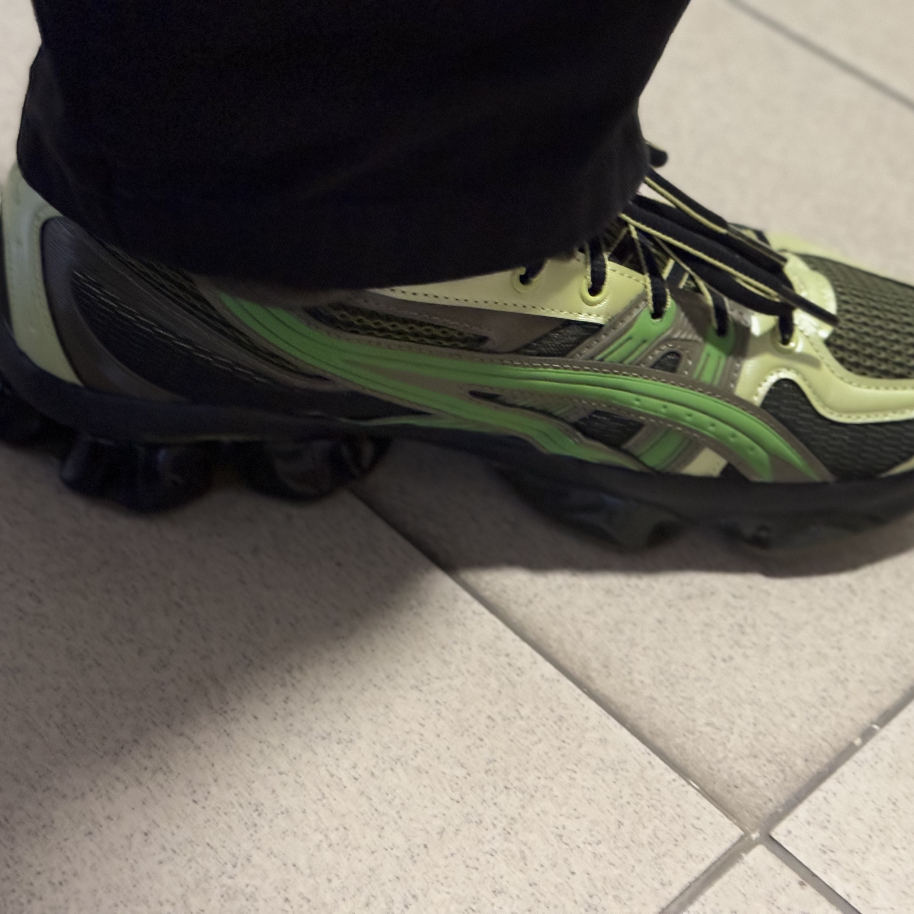 Asics US5-S Gel-Quantum Kinetic Moss Bamboo 착용 스타일 - 4
