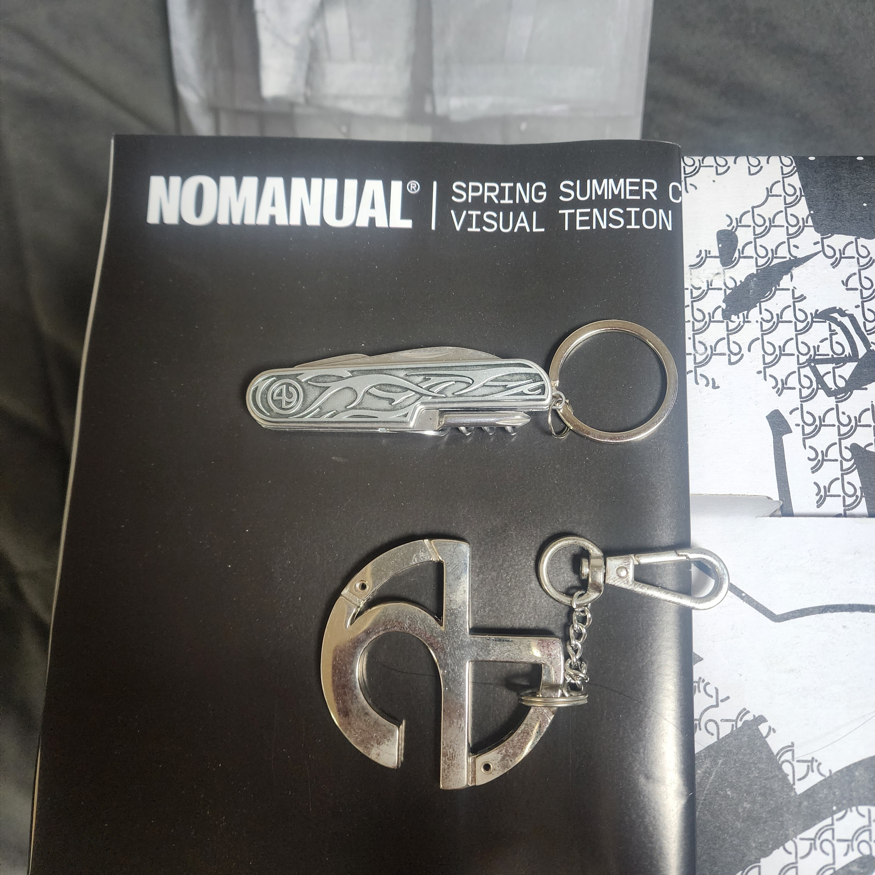 NOMANUAL NM Multipurpose Tool 착용 스타일