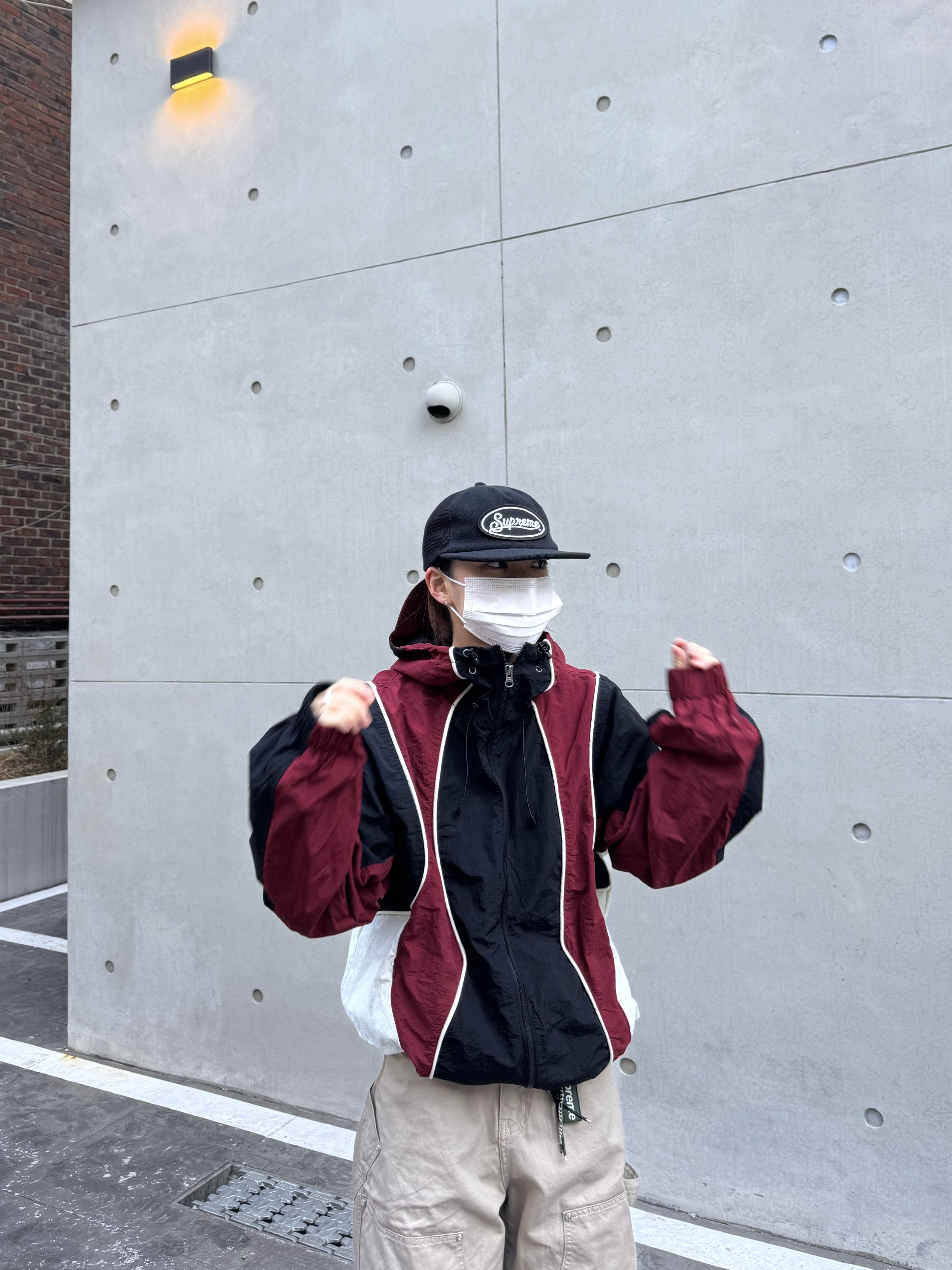 Nike V2K Run Summit White Metallic Silver, Supreme Webbing Keychain Green Camo - 23SS 착용 스타일 - 8