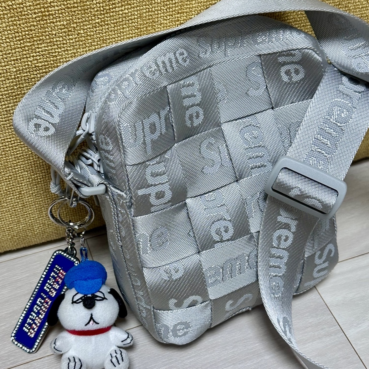 Supreme Woven Shoulder Bag Grey - 24SS 착용 스타일
