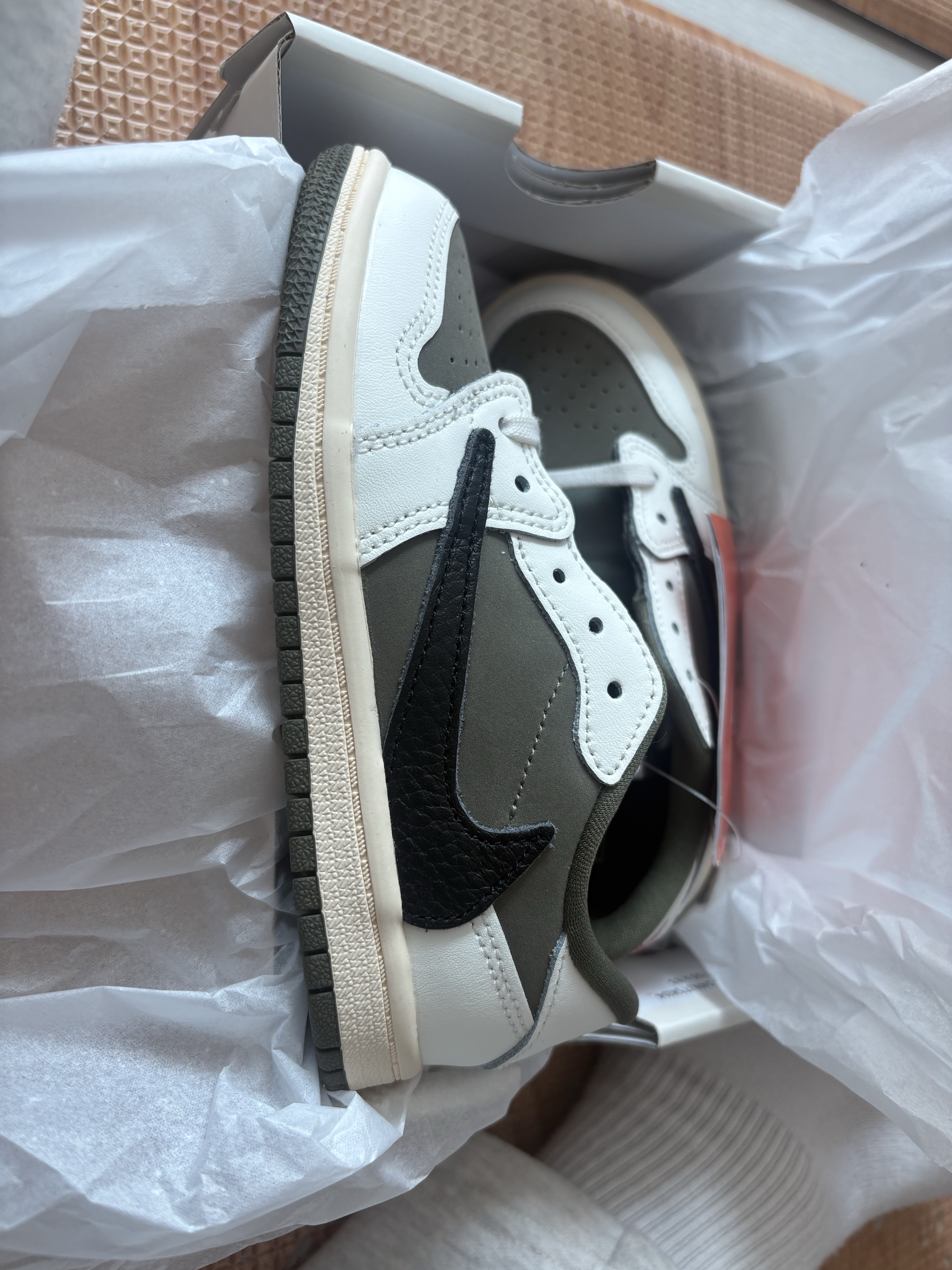 (TD) Jordan 1 x Travis Scott Retro Low OG SP Reverse Olive 착용 스타일