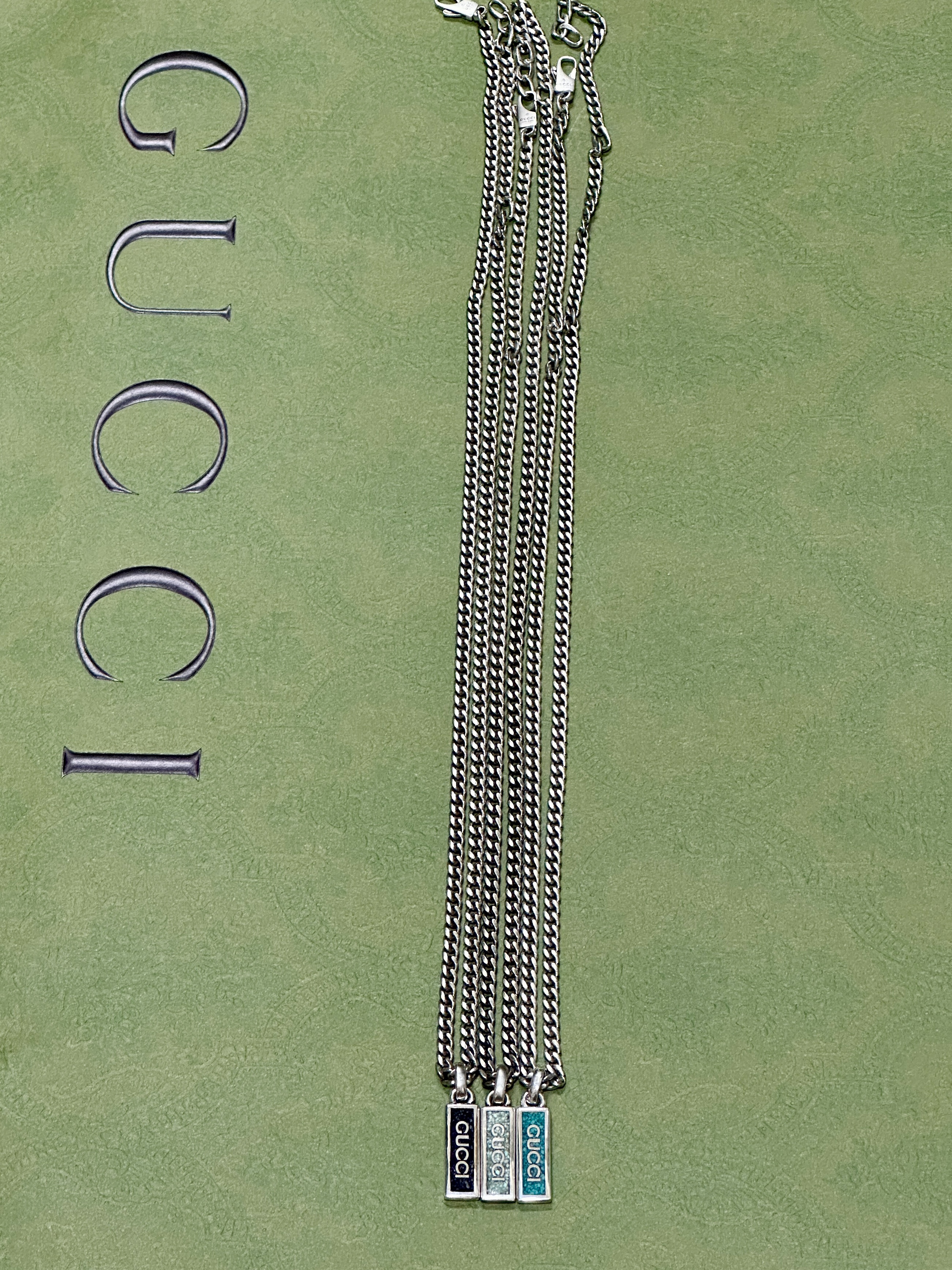 Gucci Necklace With Enamel Pendant Silver, Gucci Necklace With Enamel Pendant Silver 착용 스타일 - 2