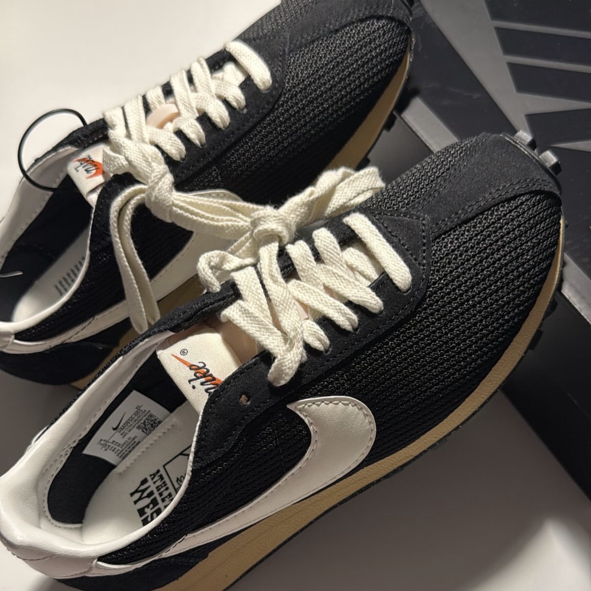 Nike LD-1000 SP Black and Sail 착용 스타일 - 3