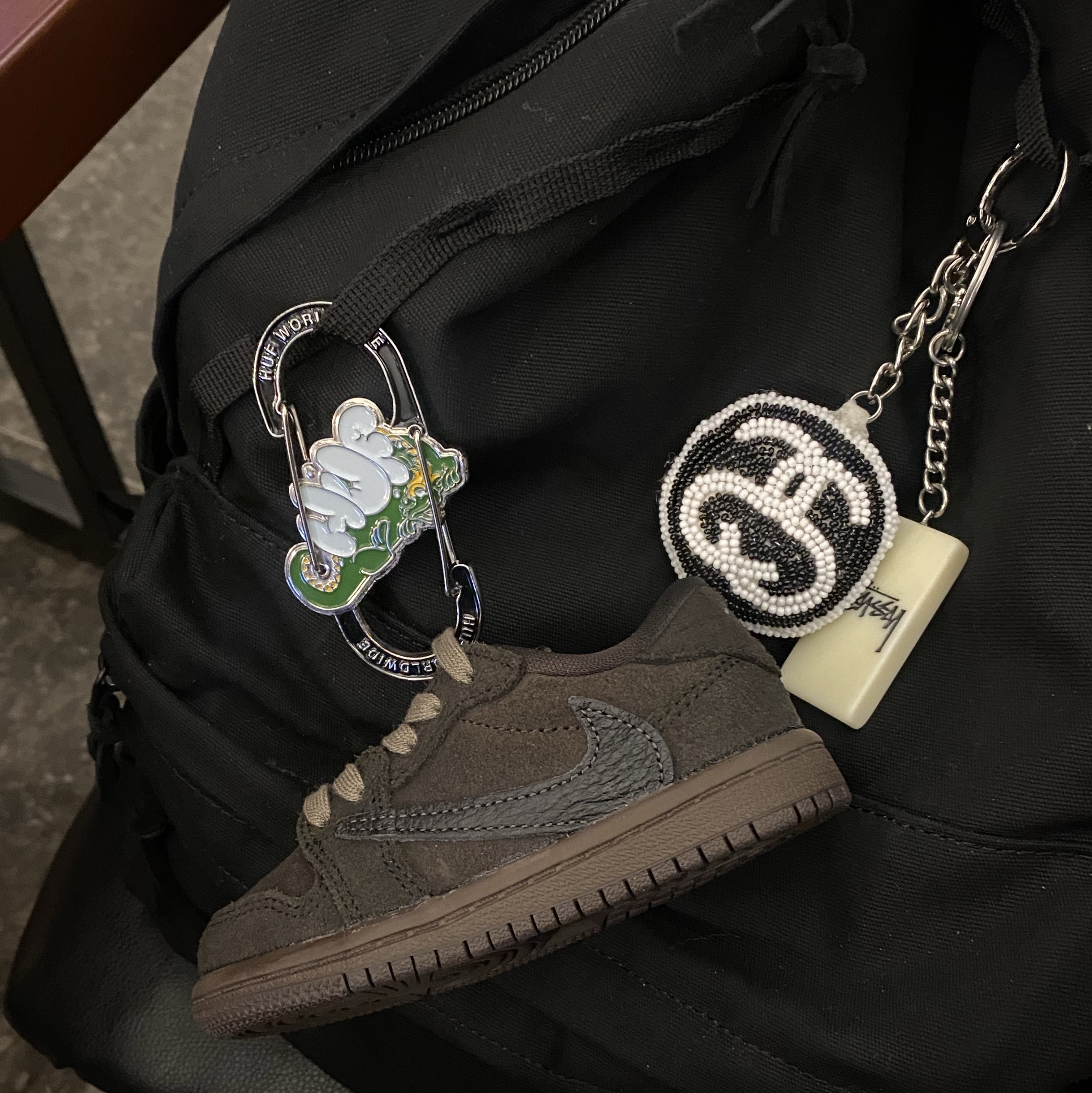 Stussy SS Link Beaded Ball Keychain Black, Stussy Domino Keychain Natural 착용 스타일