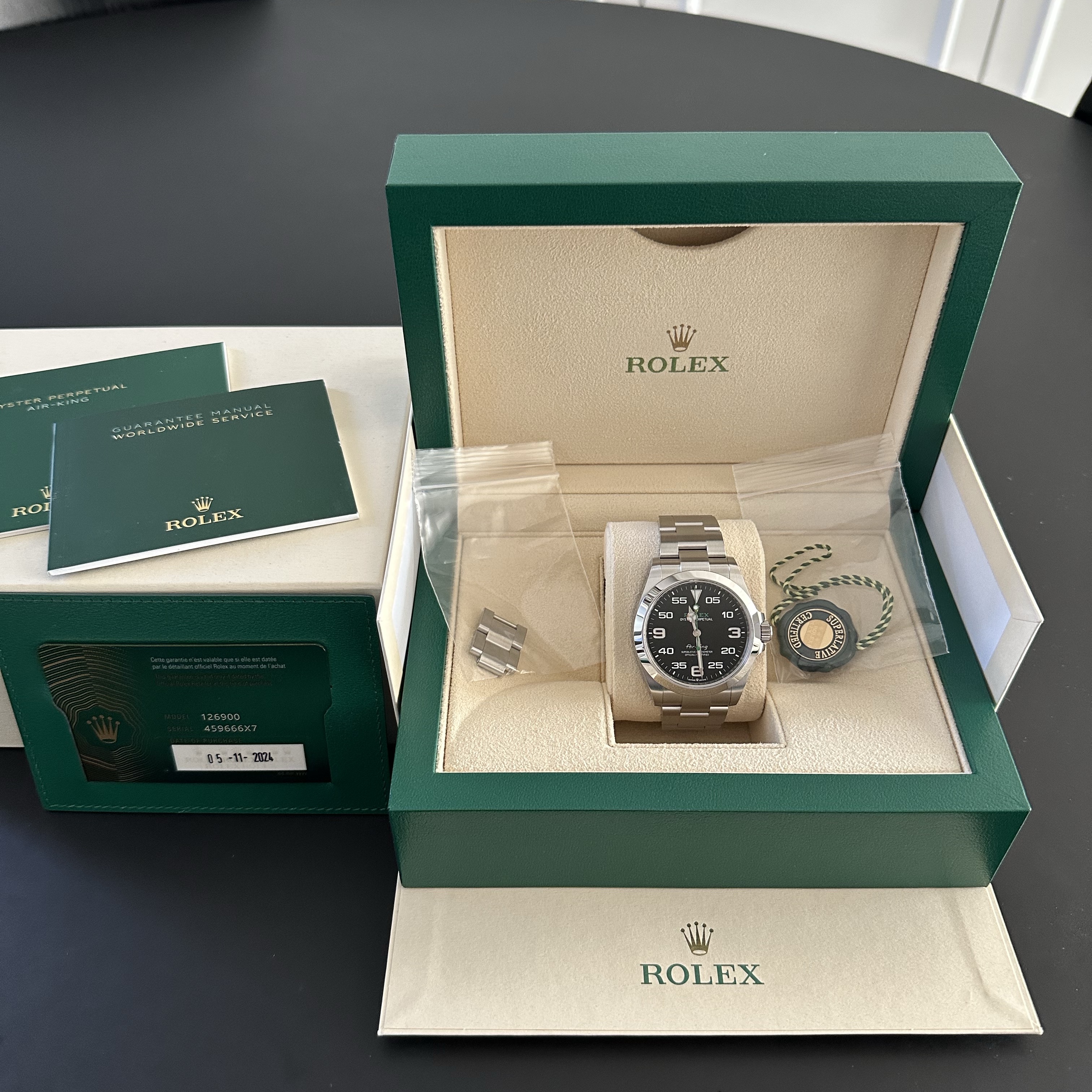 Rolex Air-King 40mm 126900 Black Oyster 착용 스타일 - 2