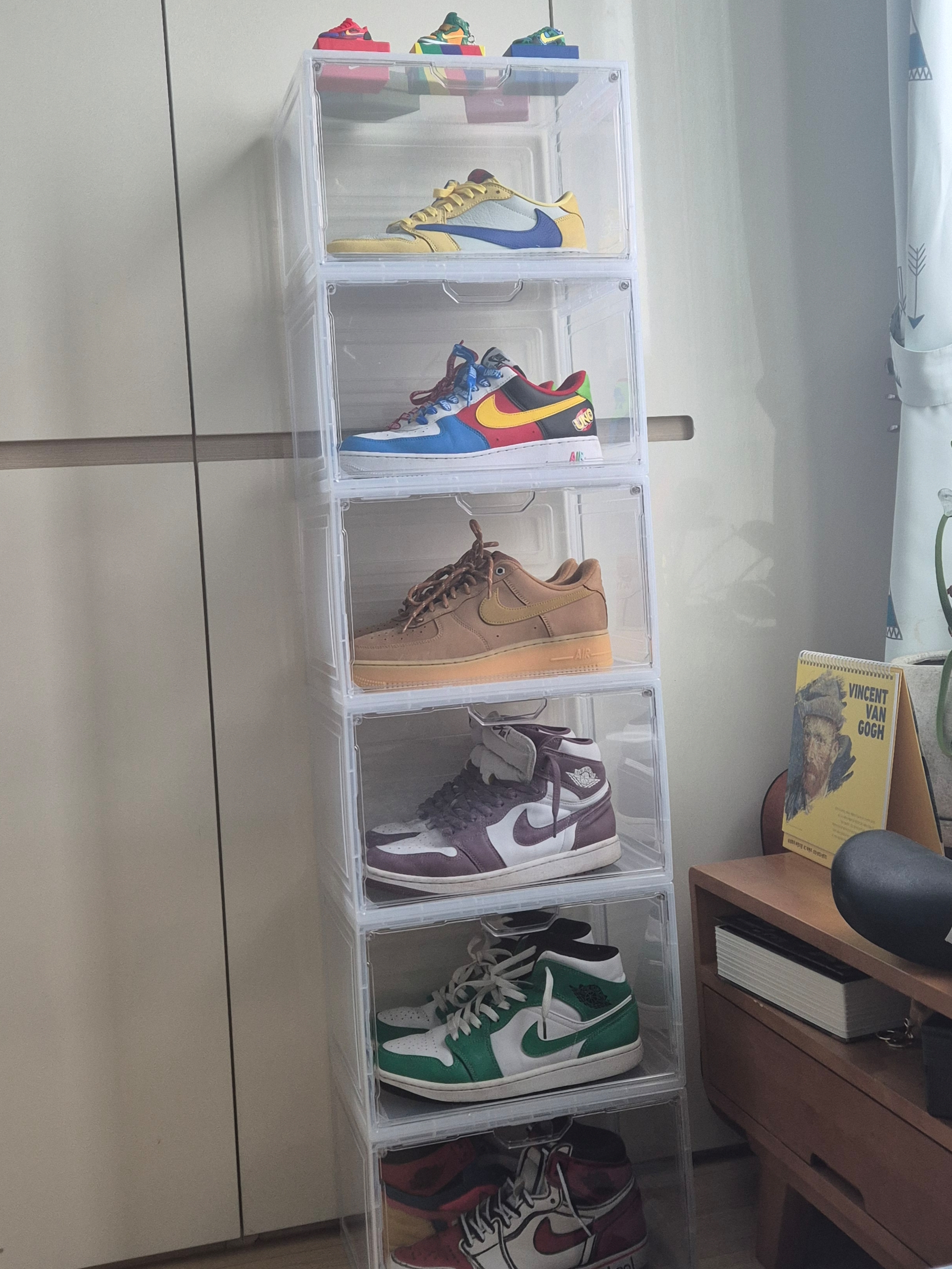 (W) Jordan 1 x Travis Scott Retro Low OG SP Canary, Nike x UNO Air Force 1 '07 QS White Yellow Zest 착용 스타일