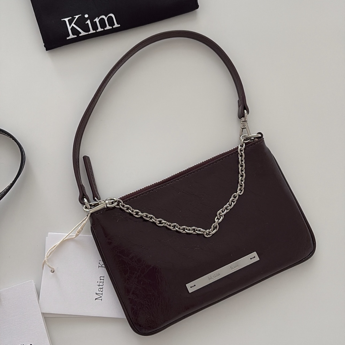Matin Kim Glossy Leather Micro Bag Burgundy 착용 스타일