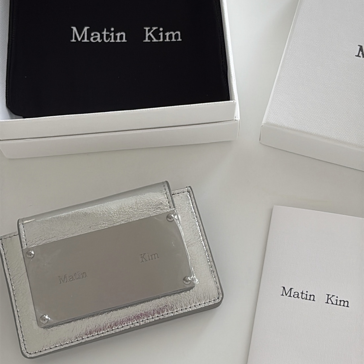 Matin Kim Accordion Wallet Silver 착용 스타일