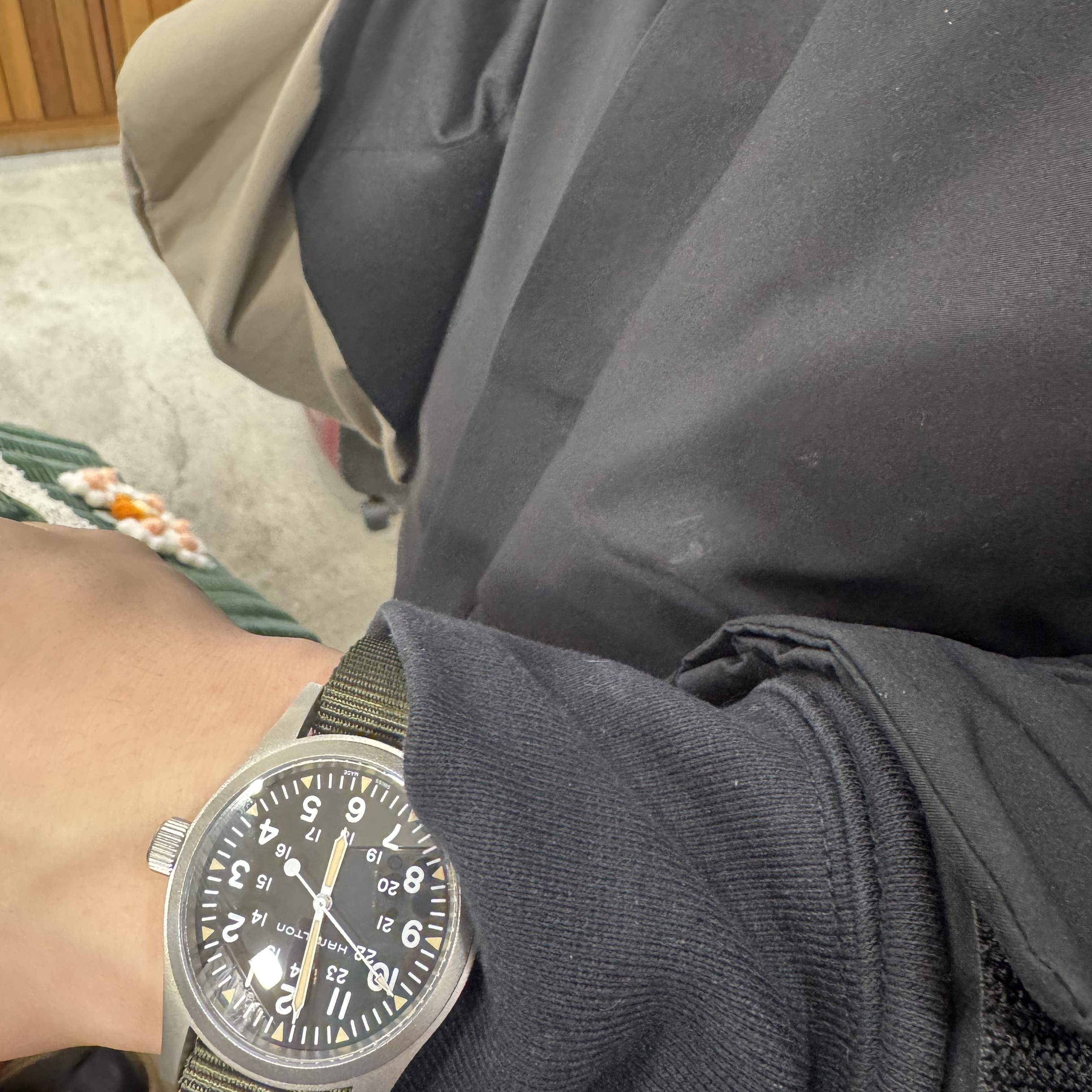 Hamilton Khaki Field Mechanical 38mm Nato Strap Green Black 착용 스타일