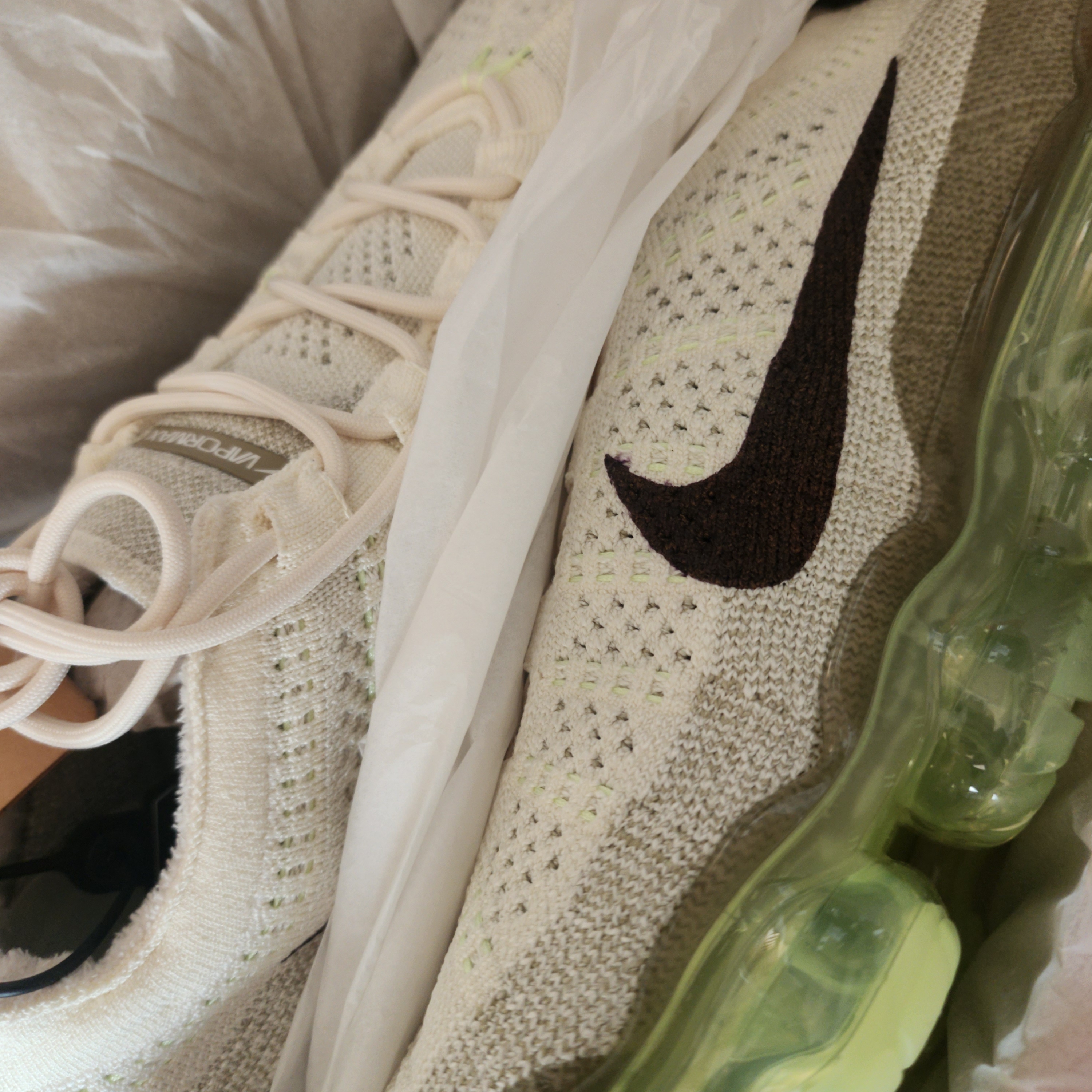 Nike Air Vapormax 2023 Flyknit Coconut Milk Neutral Olive 착용 스타일 - 2