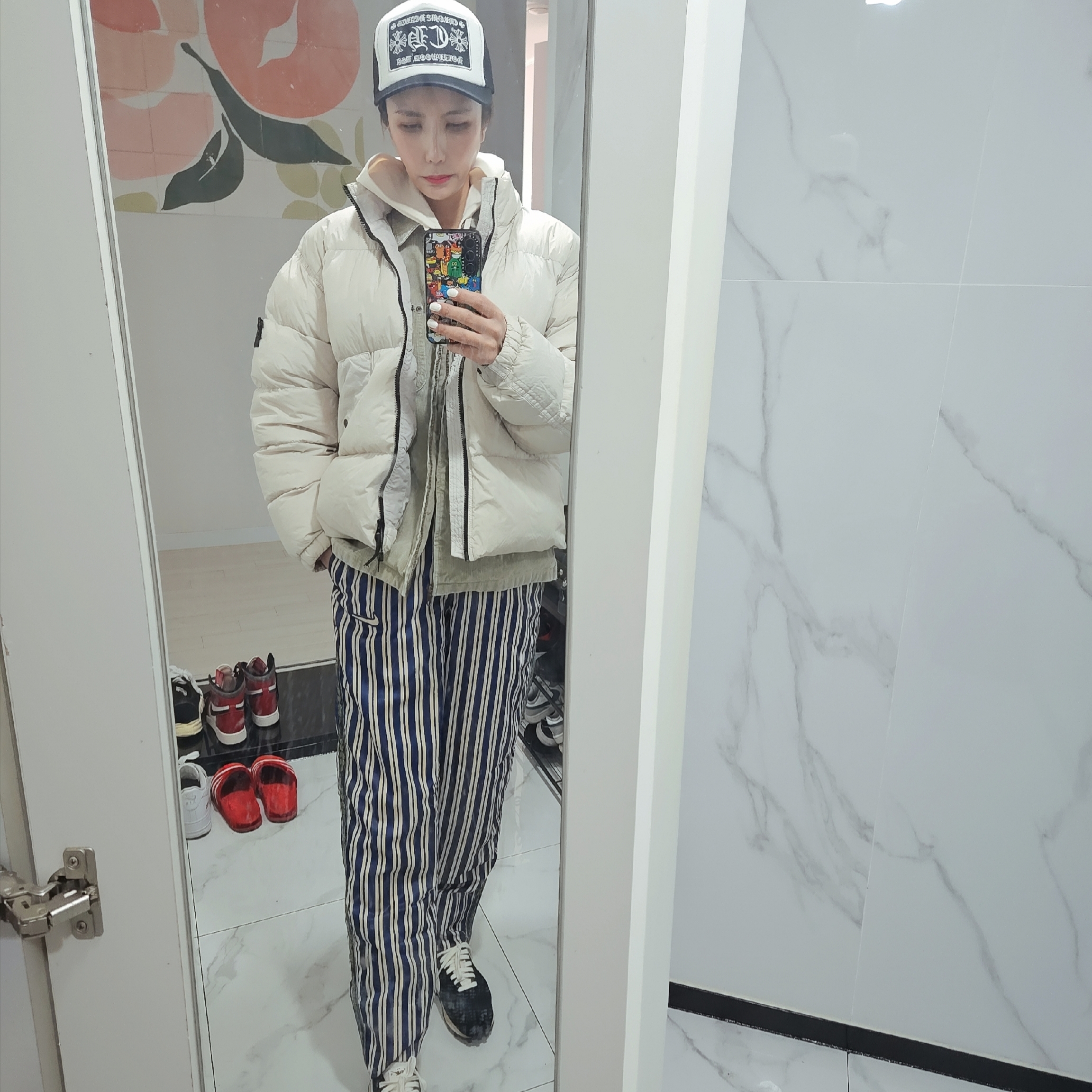 크롬하츠 CH 할리우드 트러커햇 블랙 화이트, 나이키 x 보디 스크리미지 팬츠 에크루 - 아시아 착용 스타일 - 1