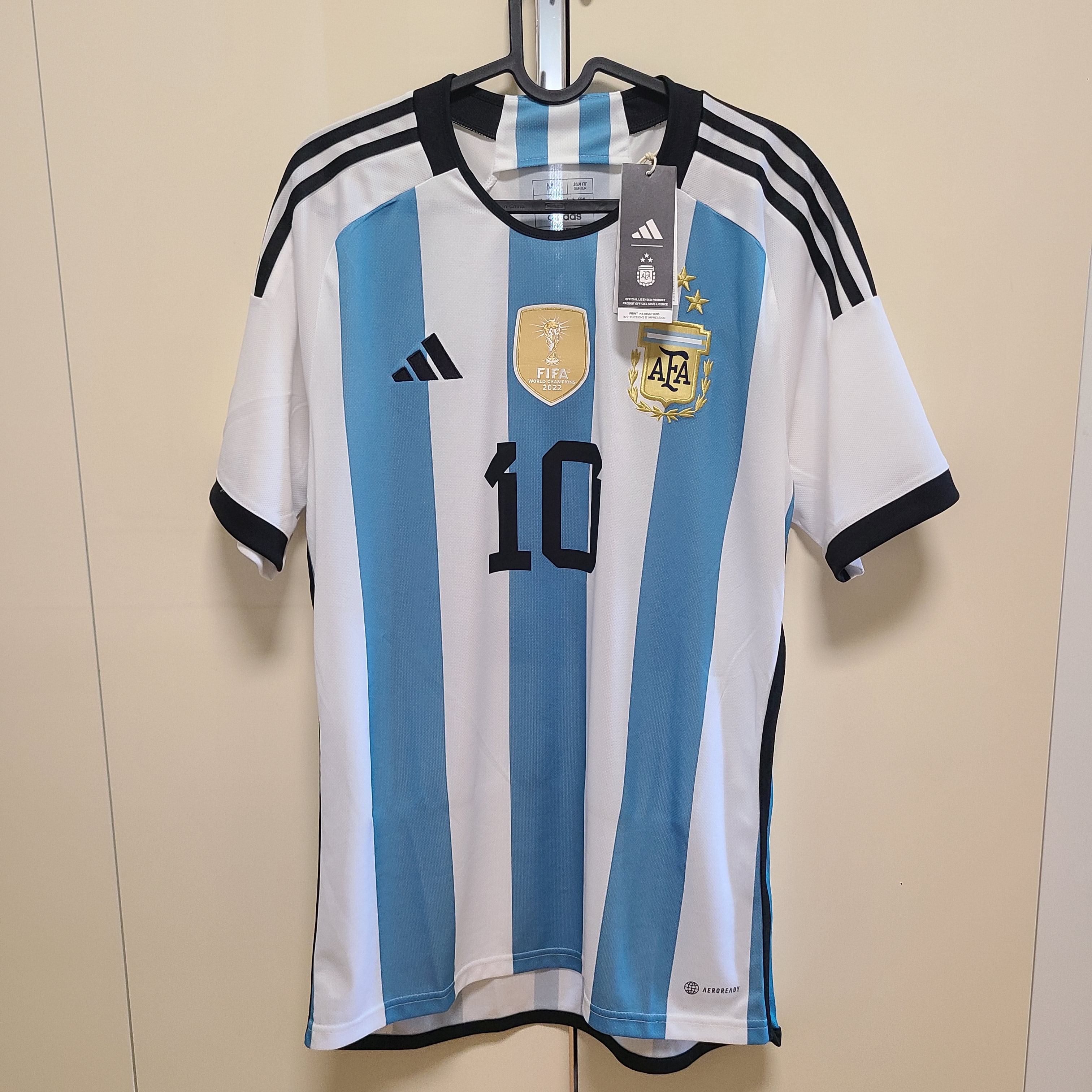 Adidas Argentina Home Jersey 2022 Winners 3-Star White Light Blue - US Sizing (Non Marking Ver.), Adidas Argentina 2024 Home Jersey White Blue Burst - KR Sizing (Non Marking Ver.) 착용 스타일 - 1