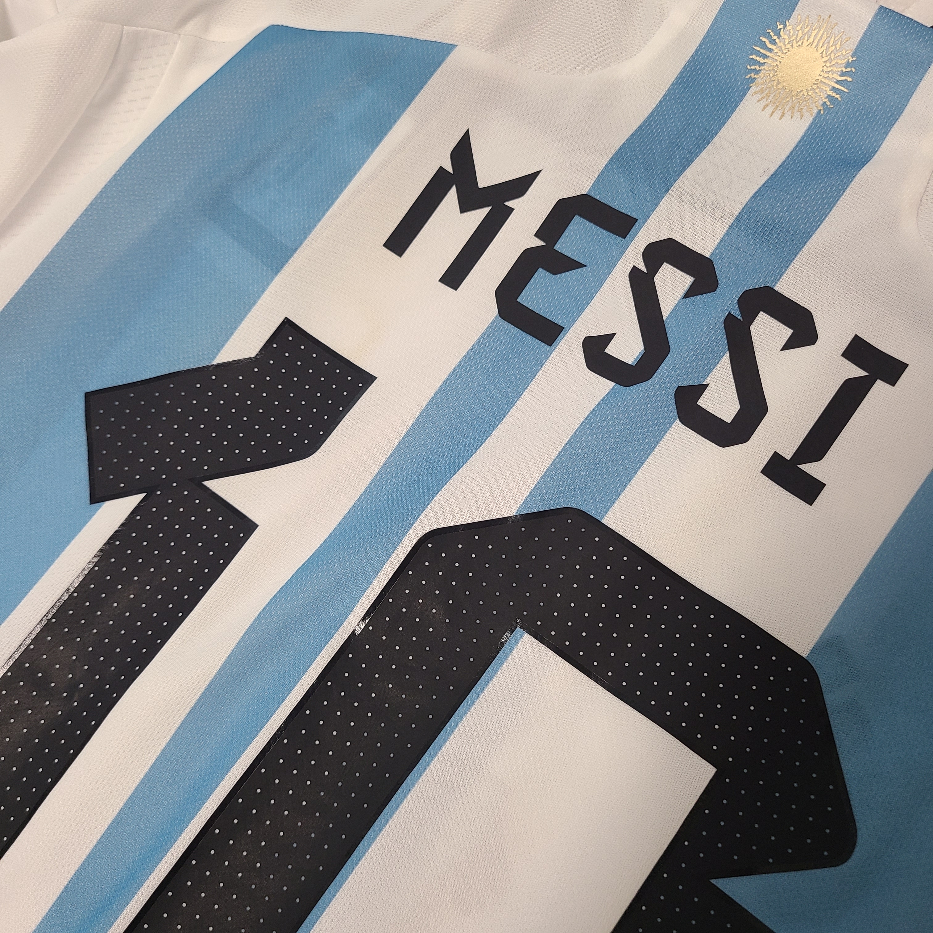 Adidas Argentina Home Jersey 2022 Winners 3-Star White Light Blue - US Sizing (Non Marking Ver.), Adidas Argentina 2024 Home Jersey White Blue Burst - KR Sizing (Non Marking Ver.) 착용 스타일 - 4