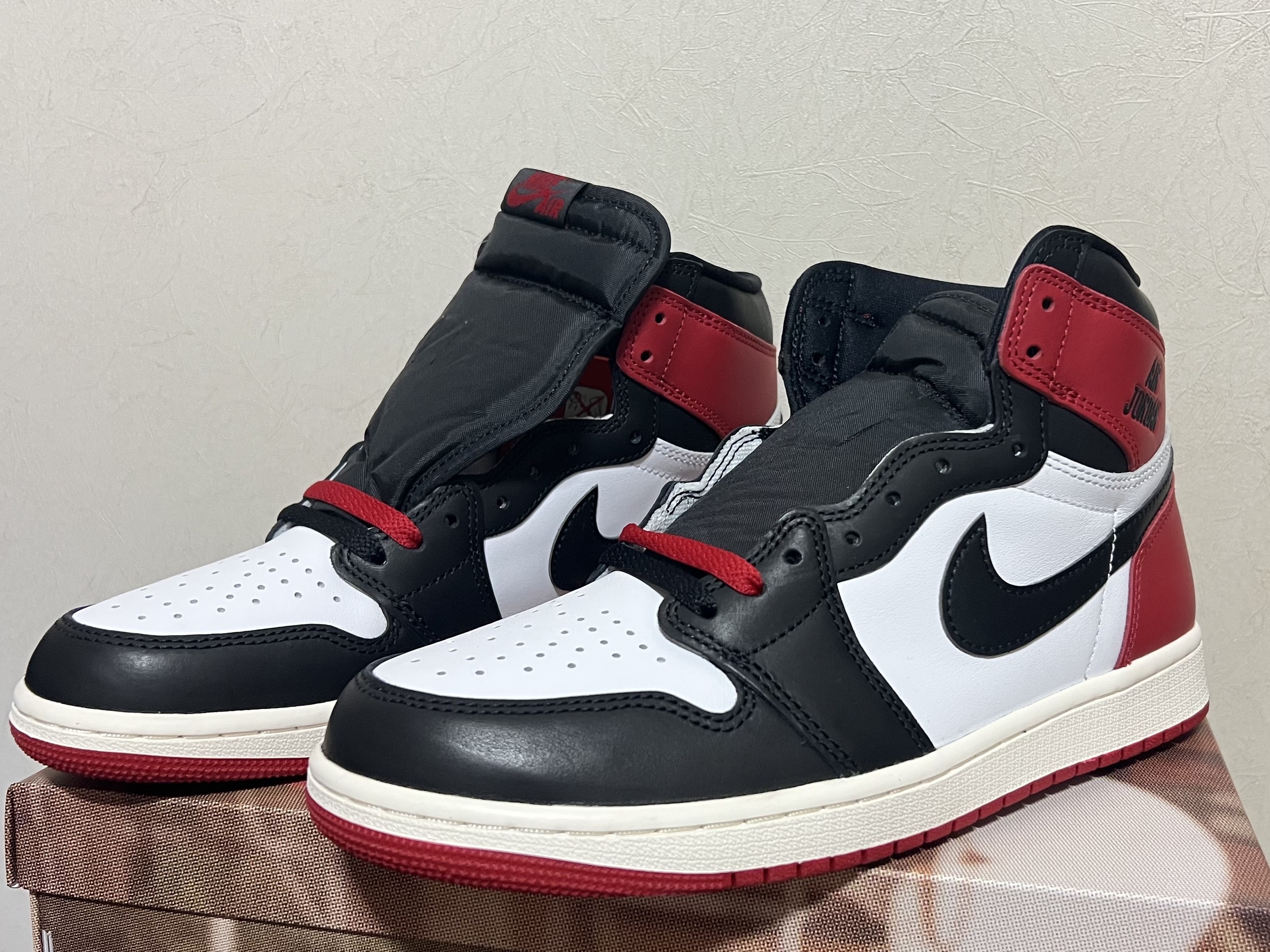 Jordan 1 Retro High OG Black Toe 착용 스타일 - 1