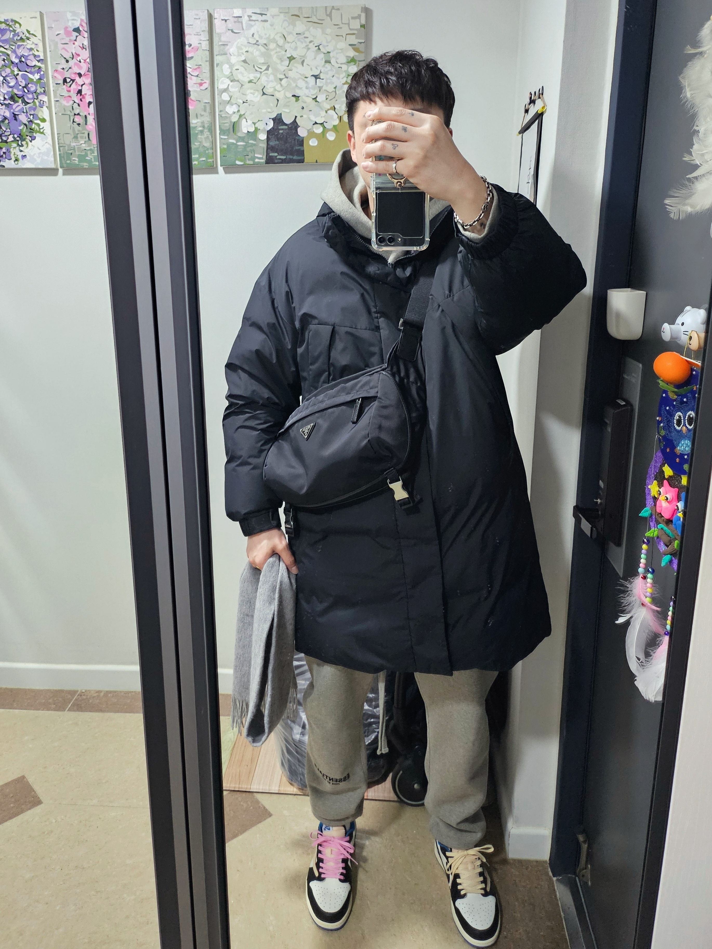 Prada Re-Nylon and Saffiano Leather Shoulder Bag Black, Jordan 1 x Travis Scott x Fragment Retro Low OG SP Military Blue 착용 스타일