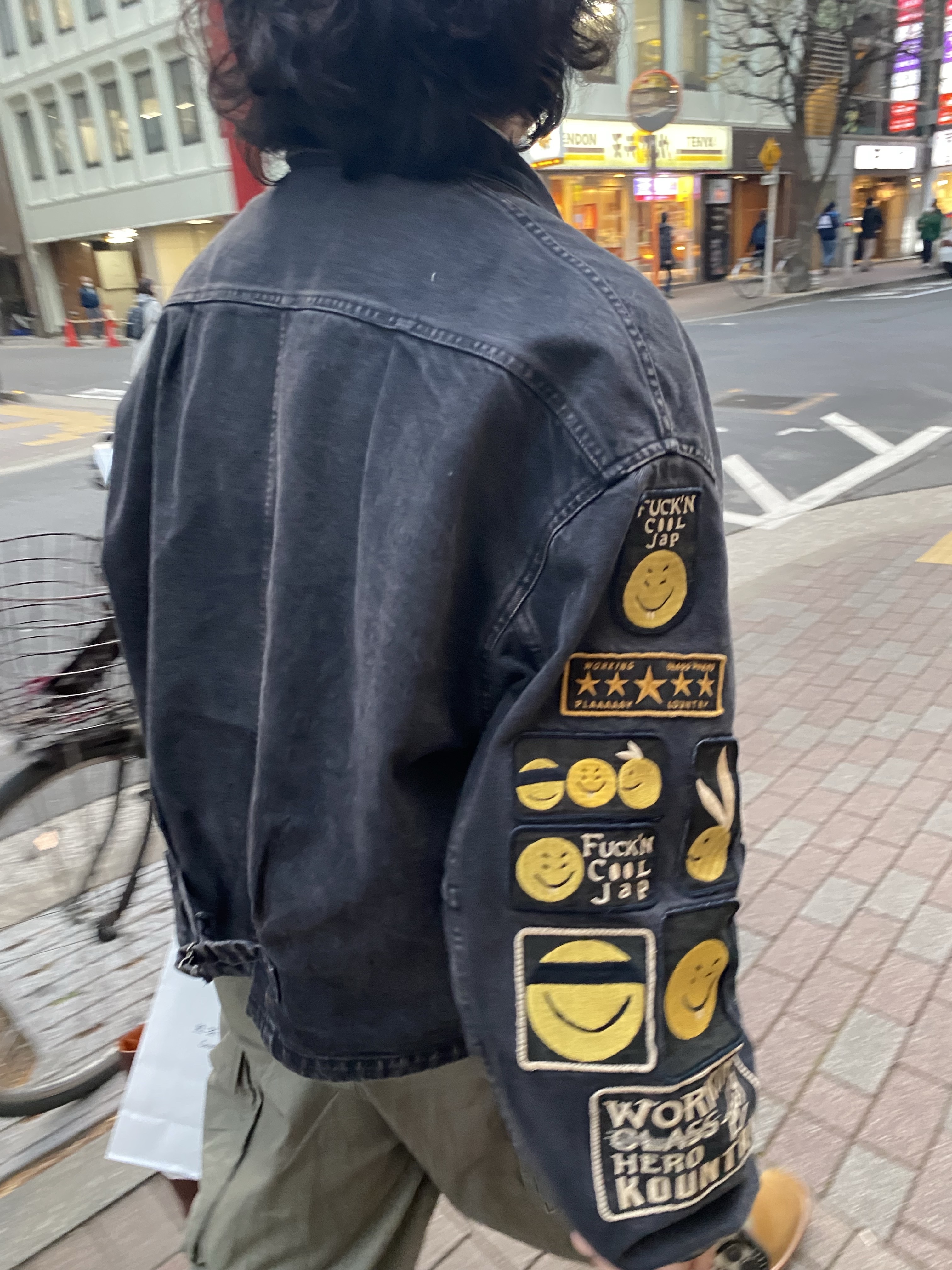 Kapital 14 oz. Black X Black Denim T-Back Drizzler Jacket Anarchy Rainbowy Remake Black, Needles H.D. BDU Pants Olive 착용 스타일 - 2