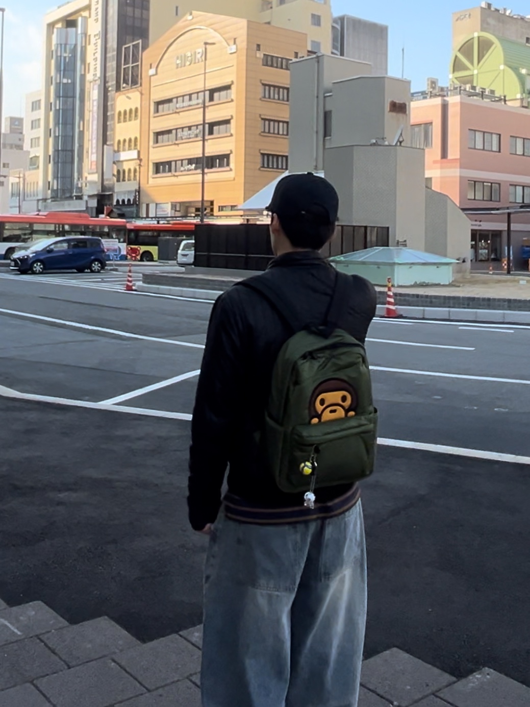 Dr. Martens 1461 Smooth Black, BAPE Baby Milo Plush Mobile Bag Brown 착용 스타일 - 2